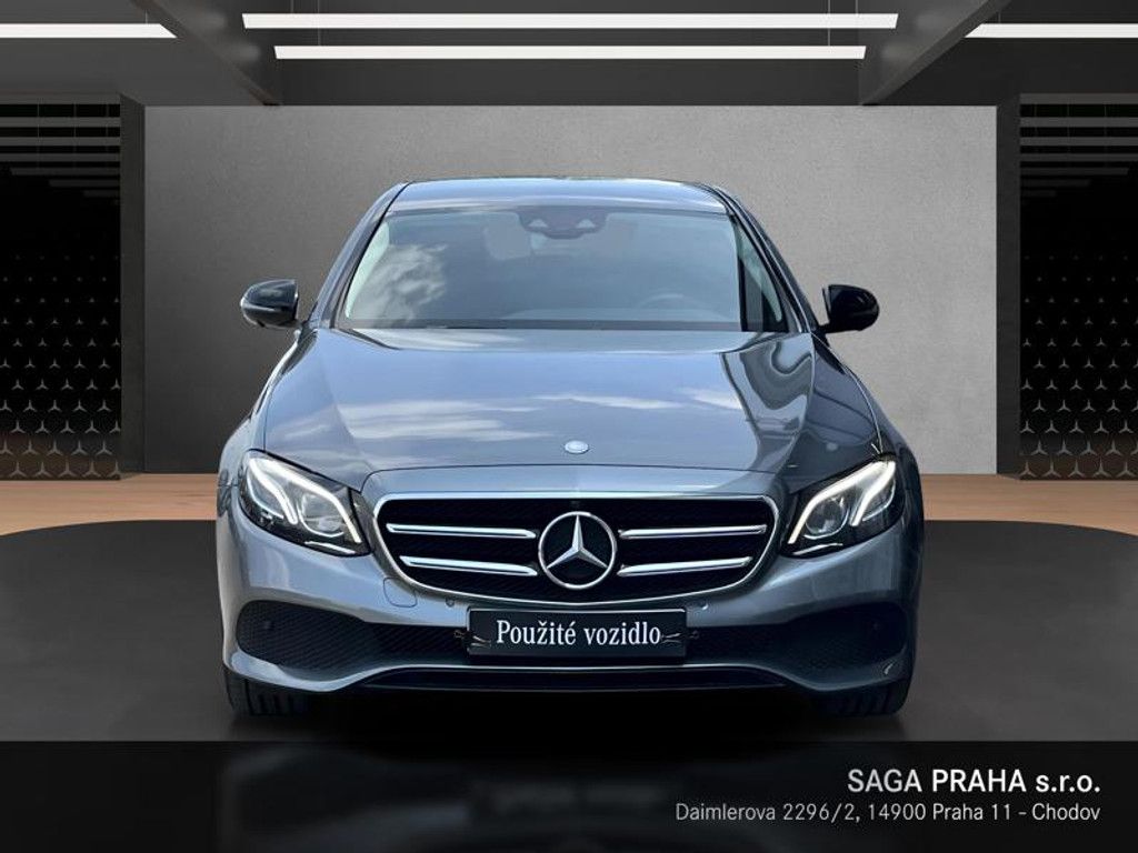 Mercedes-Benz Třídy E, E-Třída 220d Avantgarde Night - fotka 2