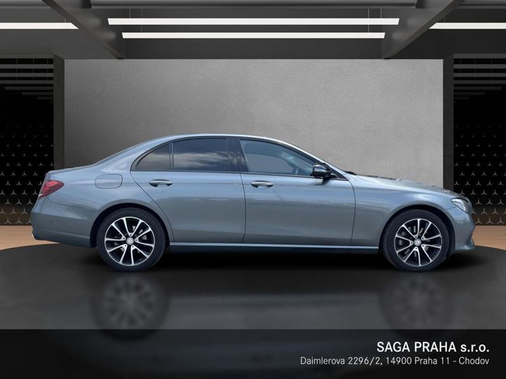 Mercedes-Benz Třídy E, E-Třída 220d Avantgarde Night - fotka 3