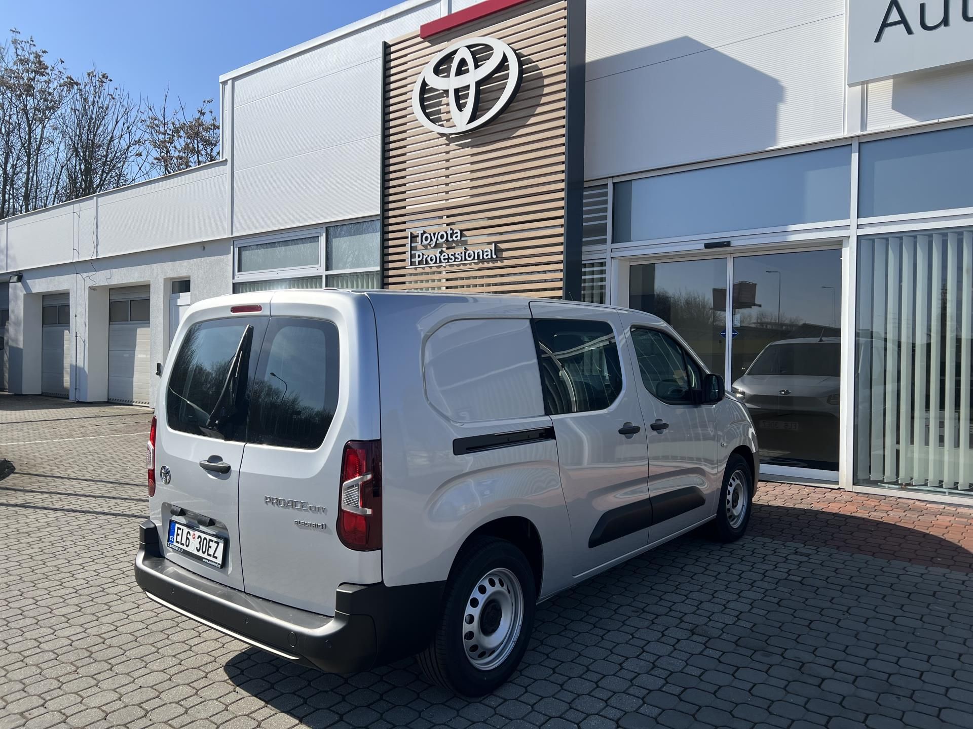 Toyota Proace City, Full Electric 50kWh Crewcab 5S - fotka 6