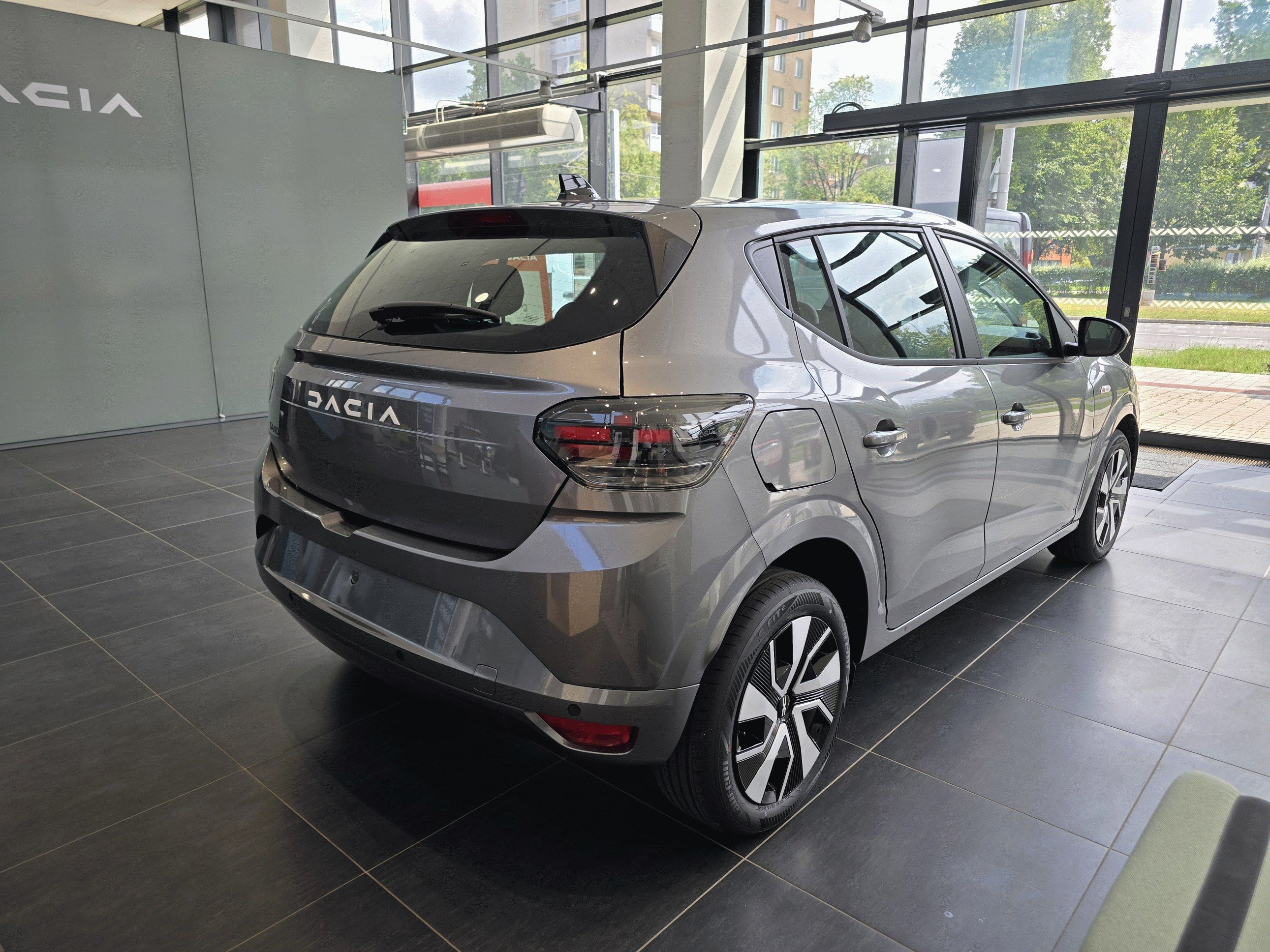 Dacia Sandero, Expression Eco-G 120 - pobočka - fotka 4