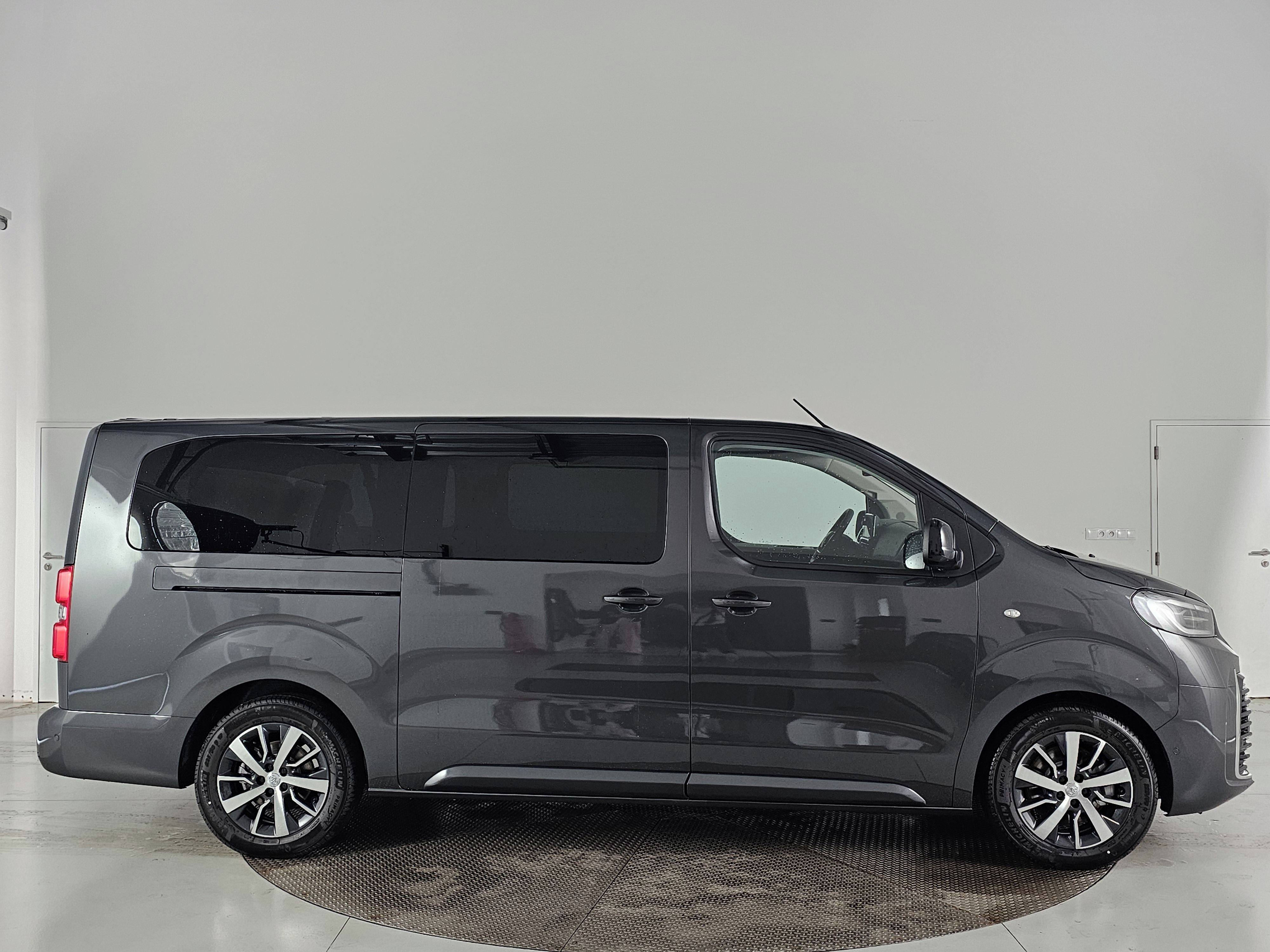 Toyota Proace Verso, L2, 2.2D, 180k 8AT VIP 7S - fotka 3