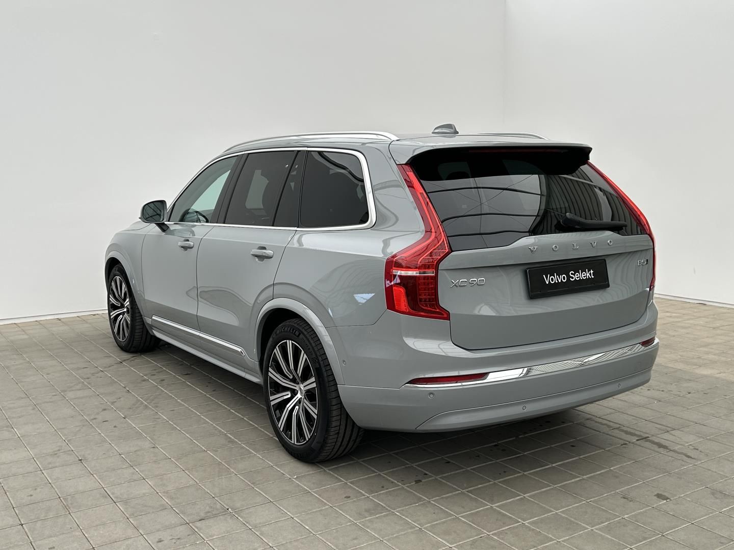 Volvo XC90, 2.0B5 184kW 4x4  Plus - fotka 4