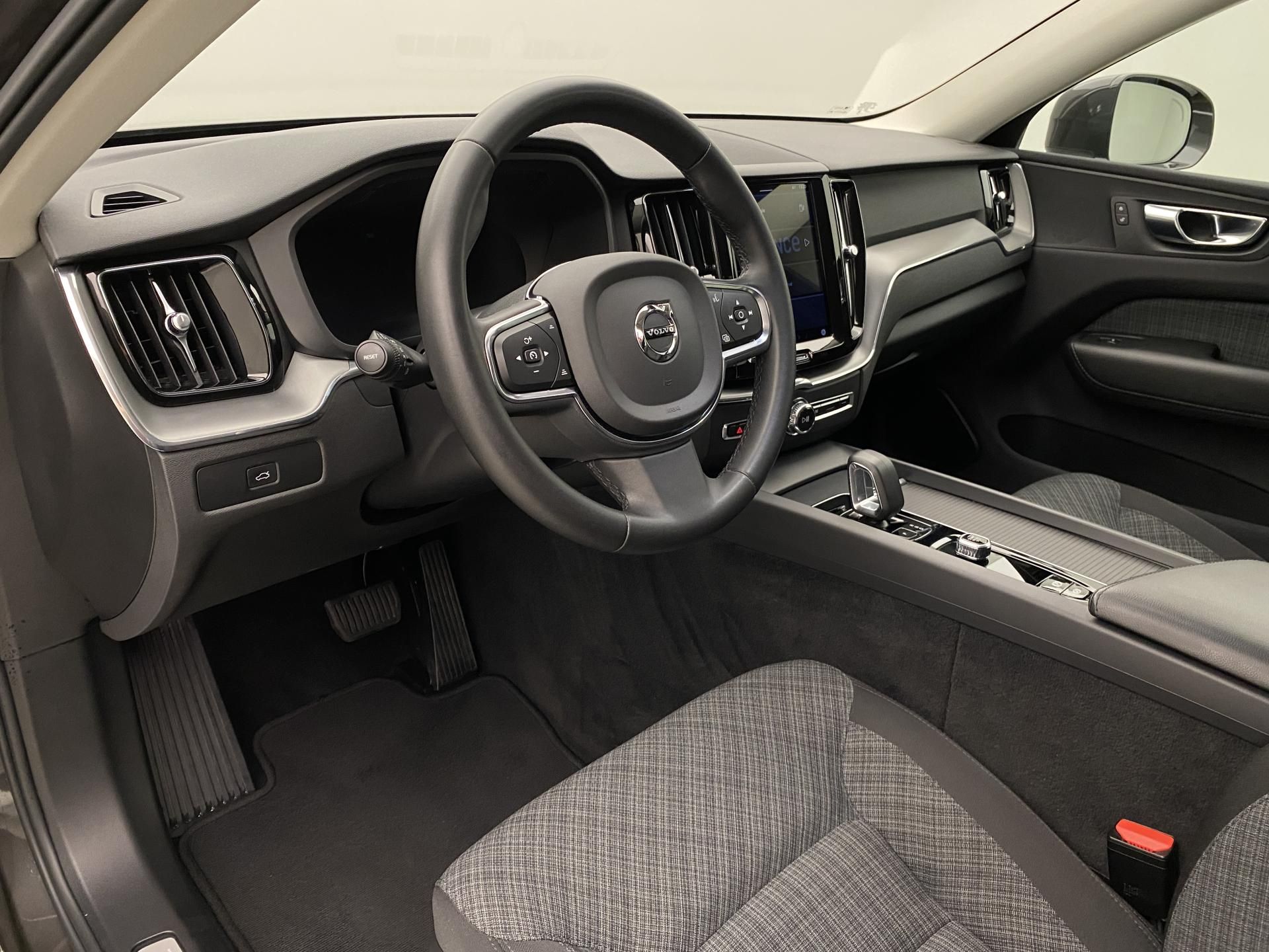 Volvo XC60, B4 CORE AUT CZ - fotka 4