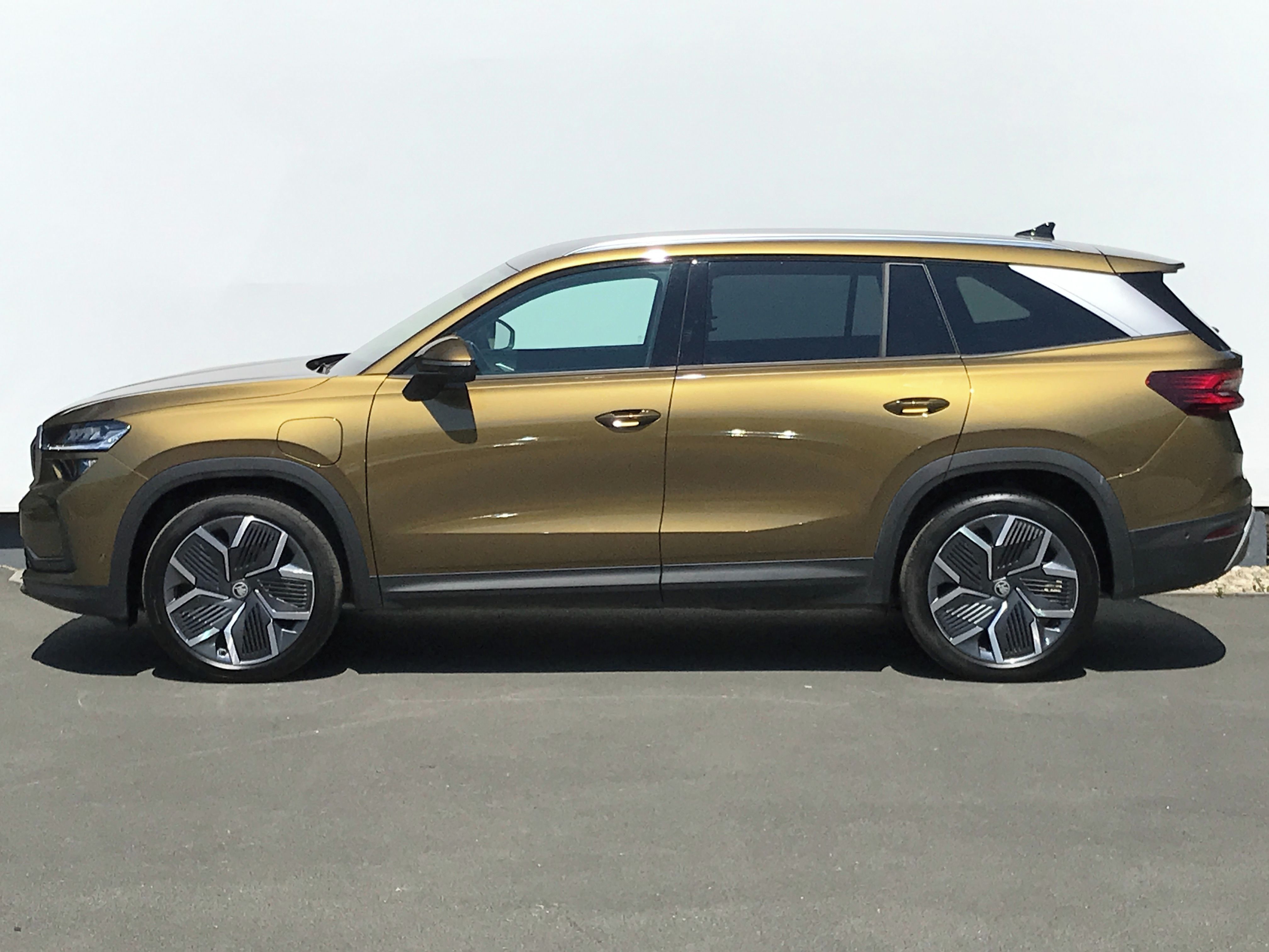 Škoda Kodiaq, iV 1.5TSi 150kW EXCL.SEL+TAŽNÉ - fotka 3