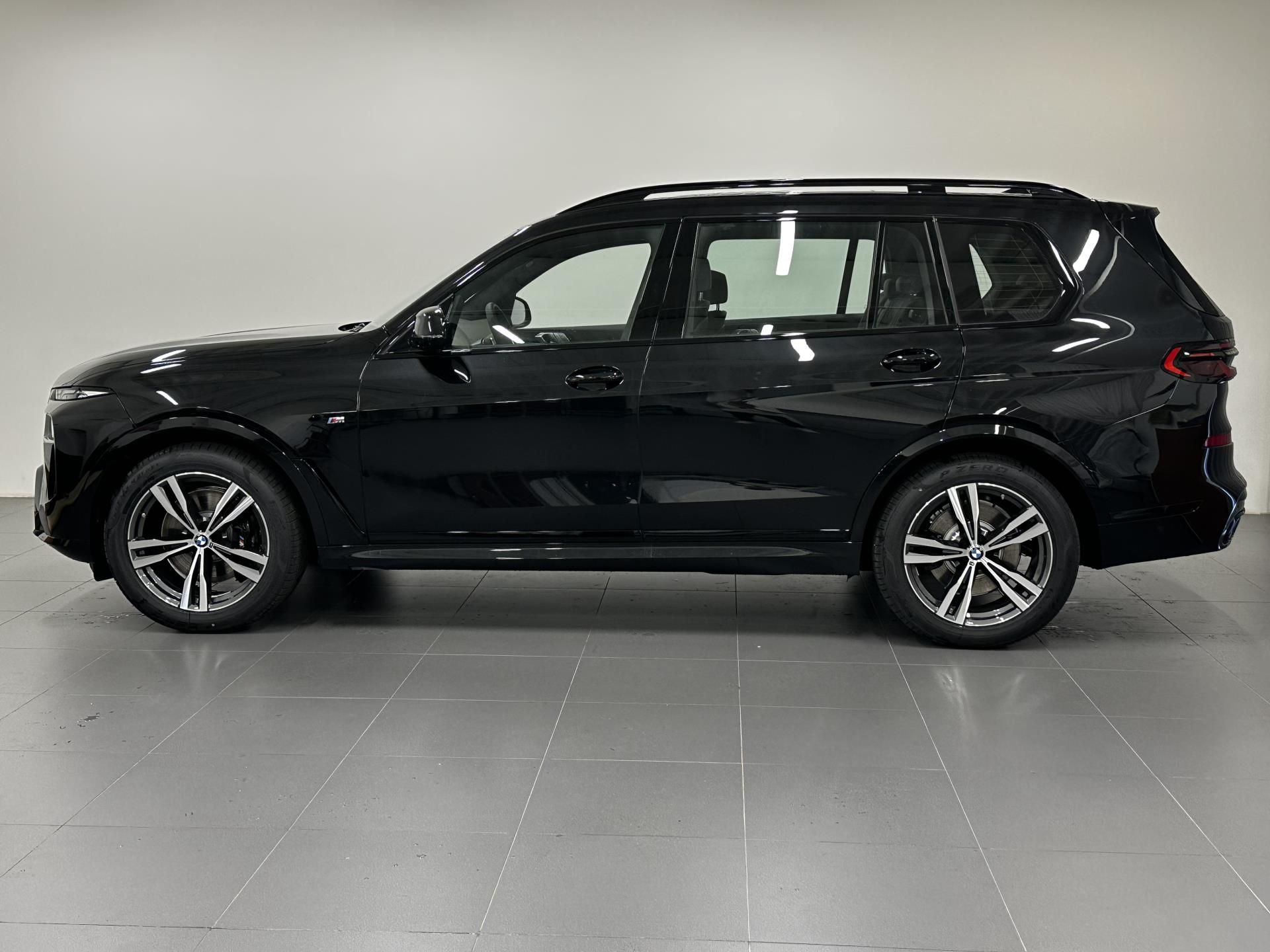 BMW X7, X7 xDrive40d - fotka 2
