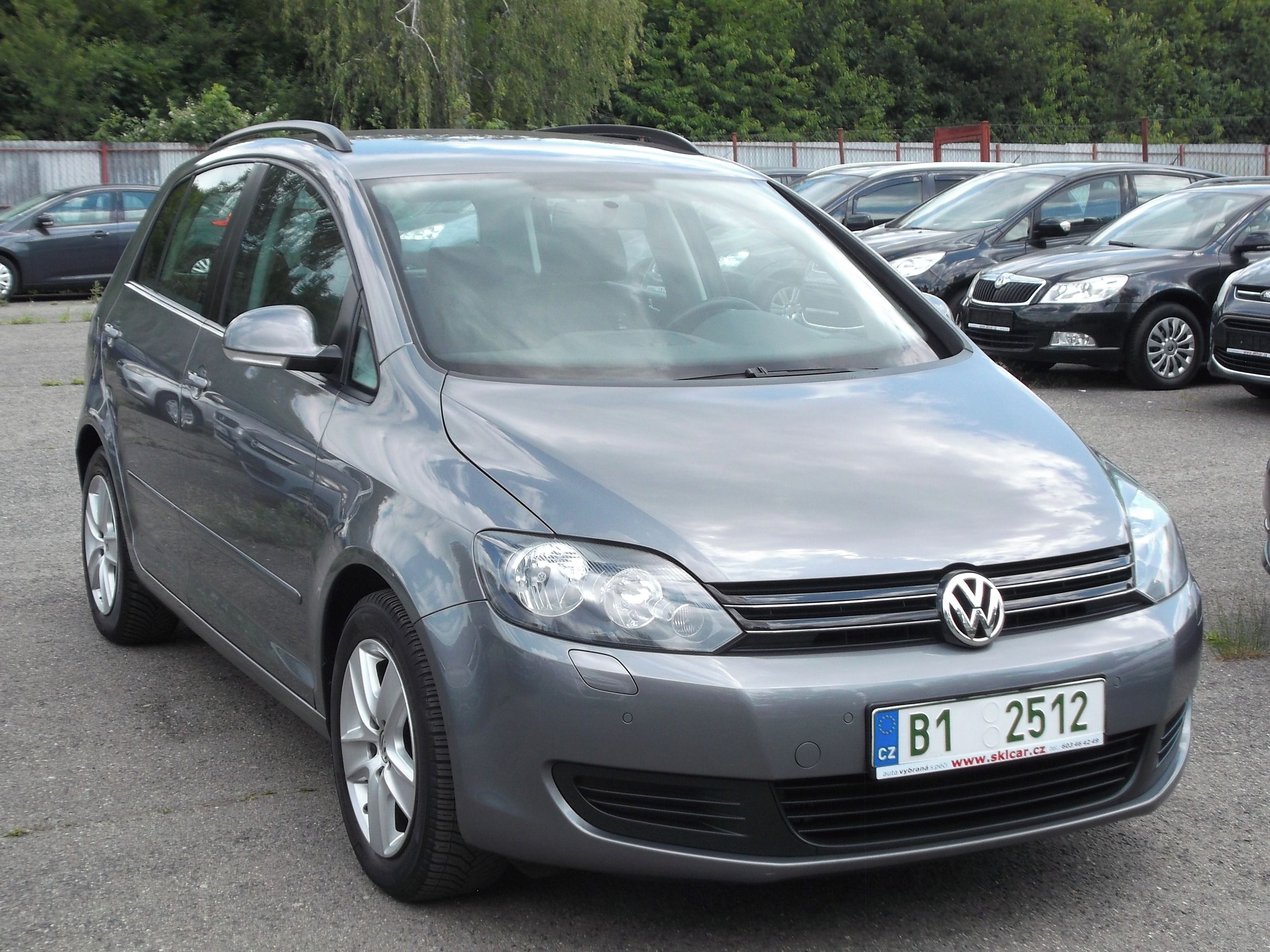 Volkswagen Golf Plus, 1,6Mpi aut.klim,parksenz,servi - fotka 2