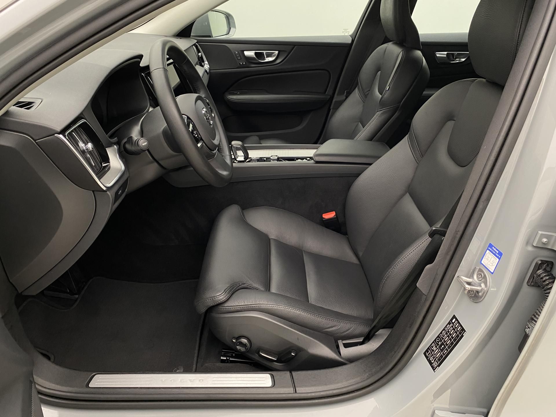 Volvo V60, CC B5 AWD BRIGHT PLUS AUT - fotka 3