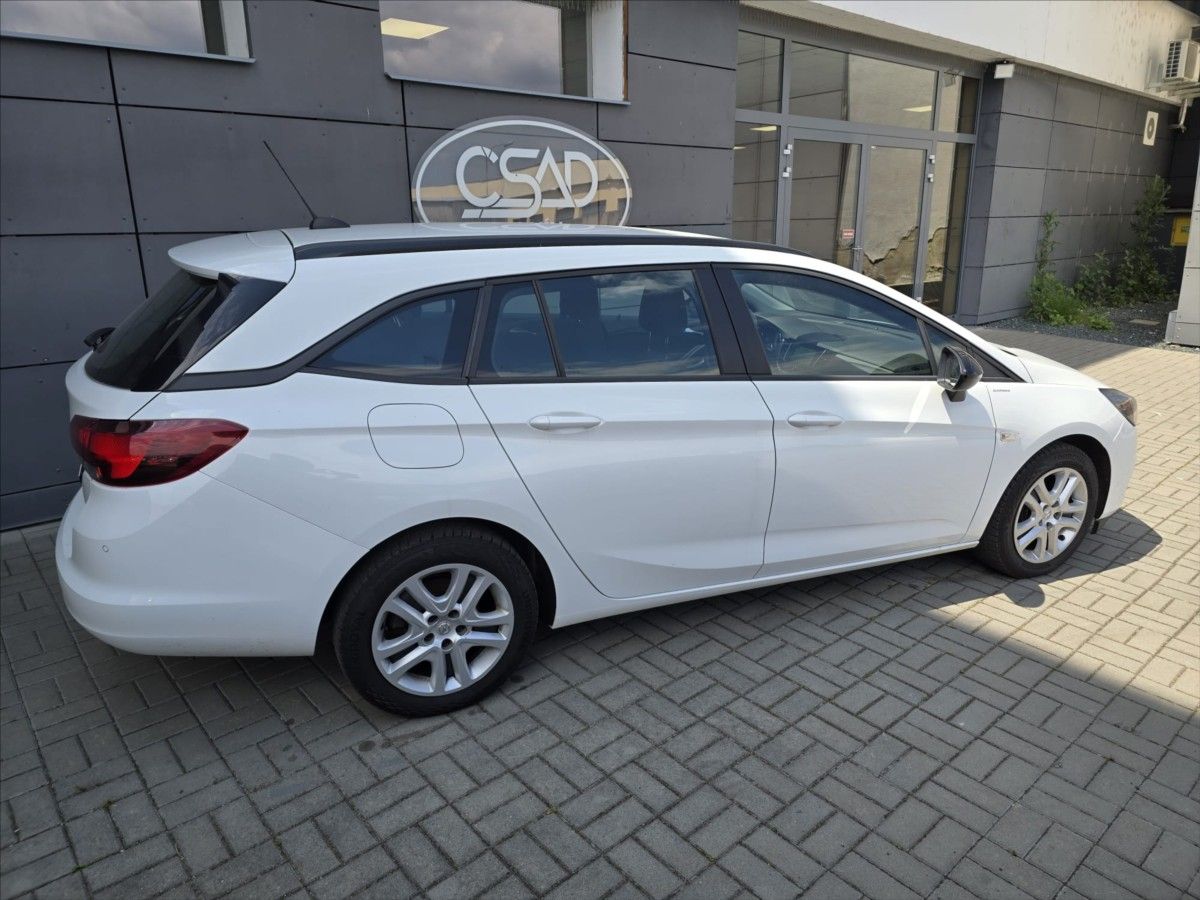 Opel Astra, 1,5 CDTi kombi 77KW - fotka 2