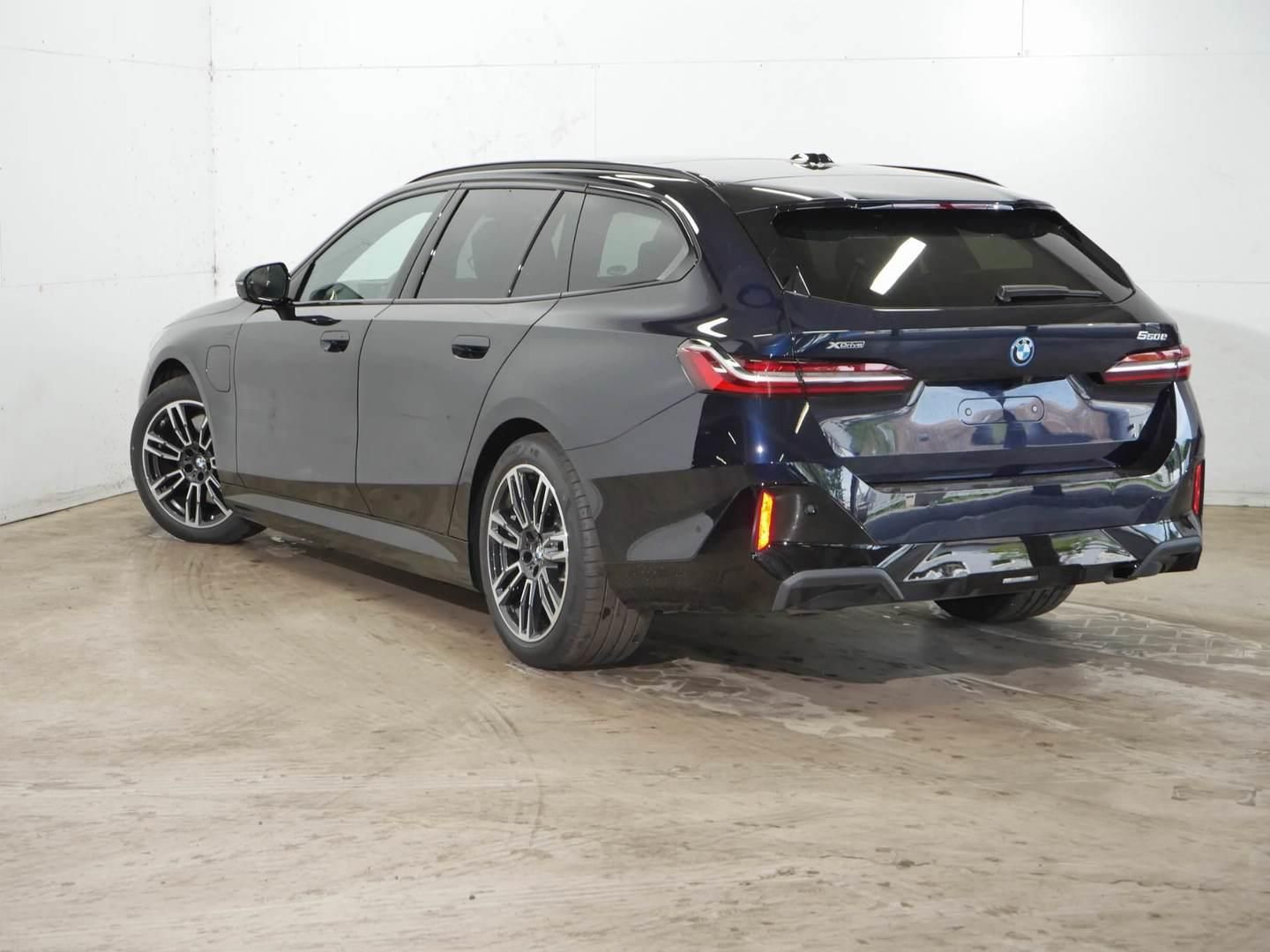 BMW Řada 5, 550e xDrive Touring Tažné - fotka 3