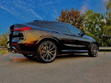 BMW X4 30xd|HUD|H/K|DPH|tažné