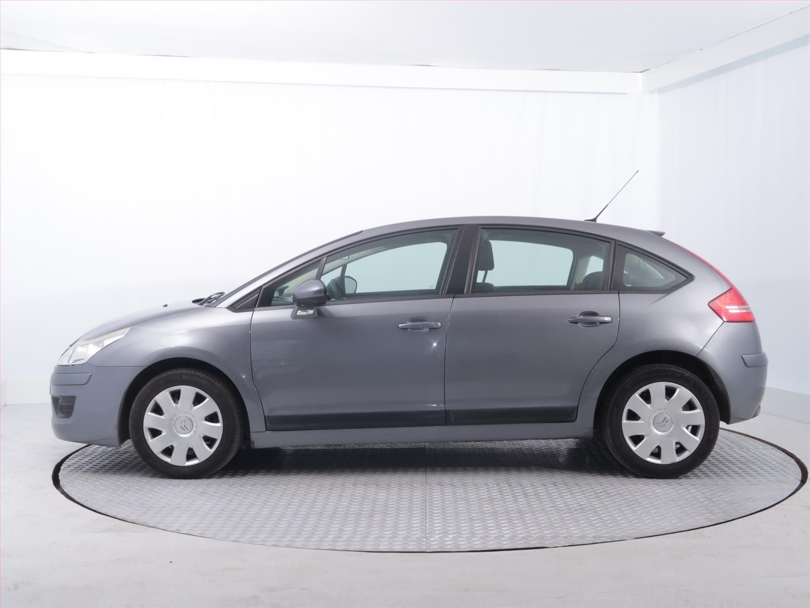 Citroën C4, 1.4 16V, po STK, jezdí výborně - fotka 3