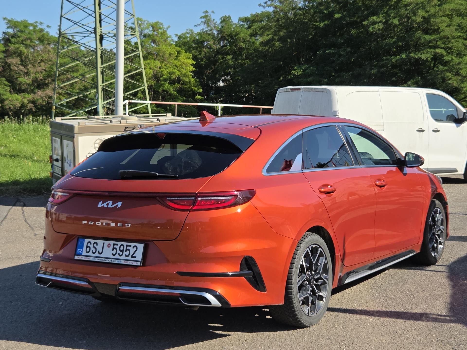 Kia ProCeed, 1,5T-GDi lze i na splátky VŠEM - fotka 4