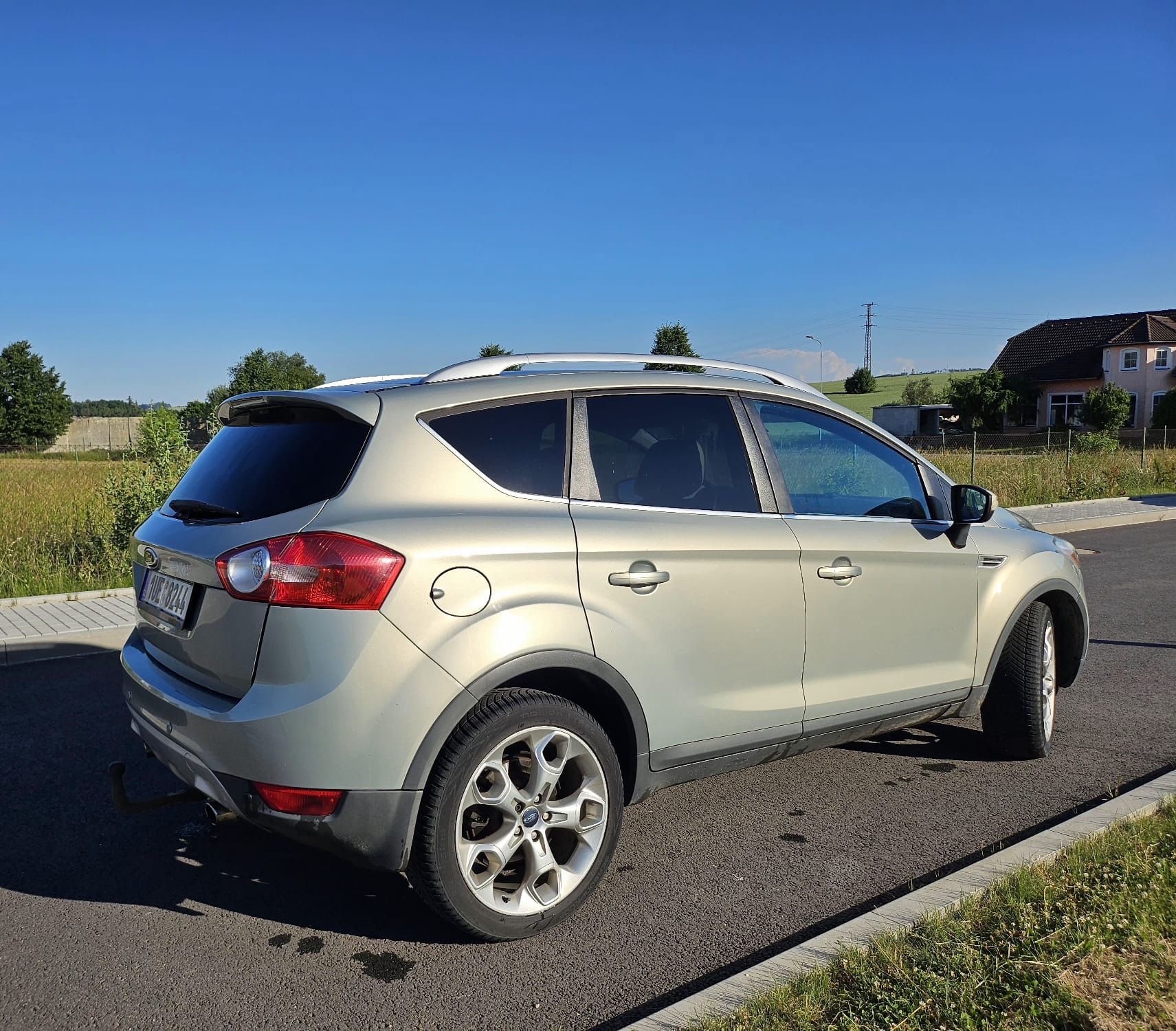 Ford Kuga, 2.0 tdi 120kw 4x4 INDIVIDUAL - fotka 5