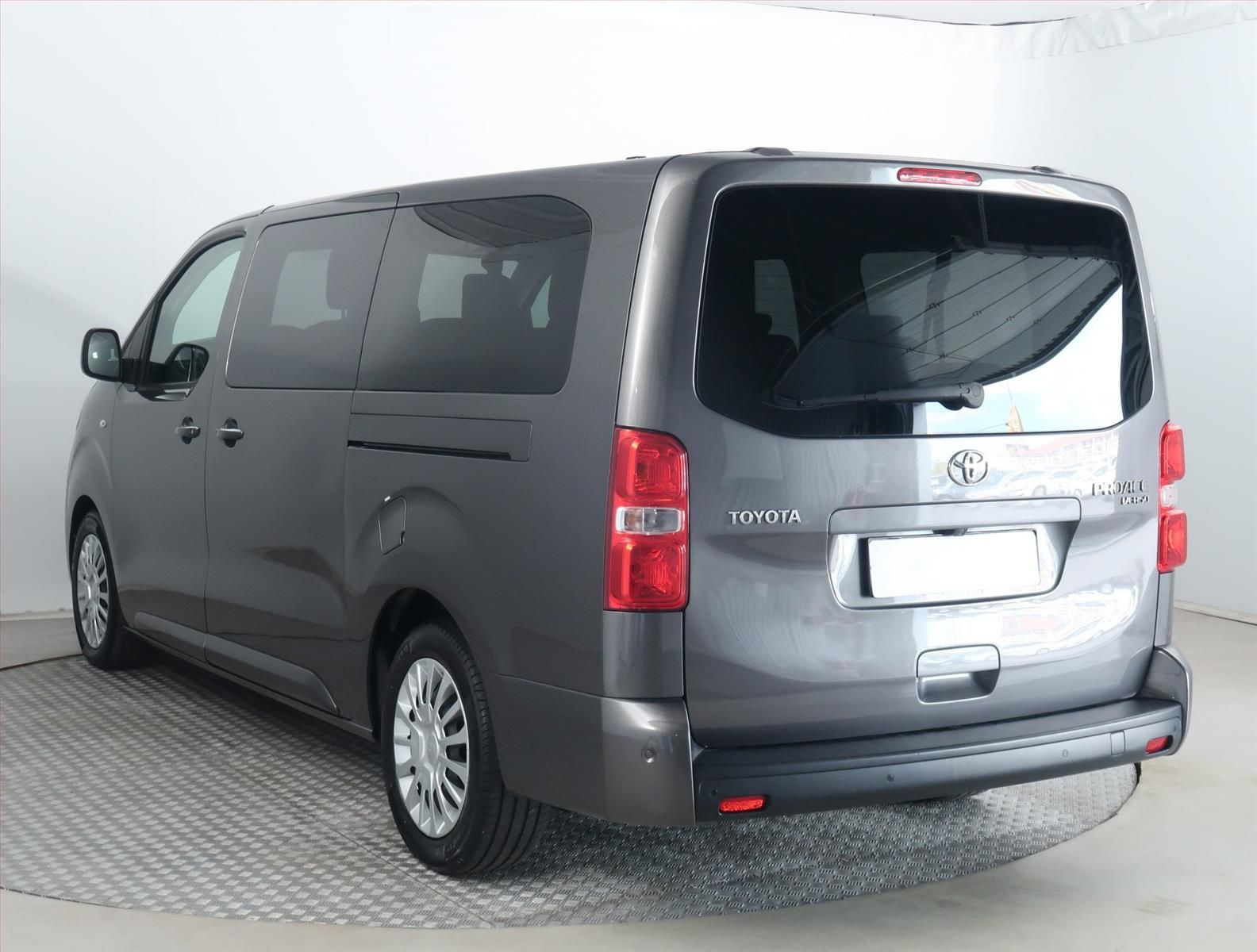 Toyota Proace Verso, 2.0 D-4D - fotka 4