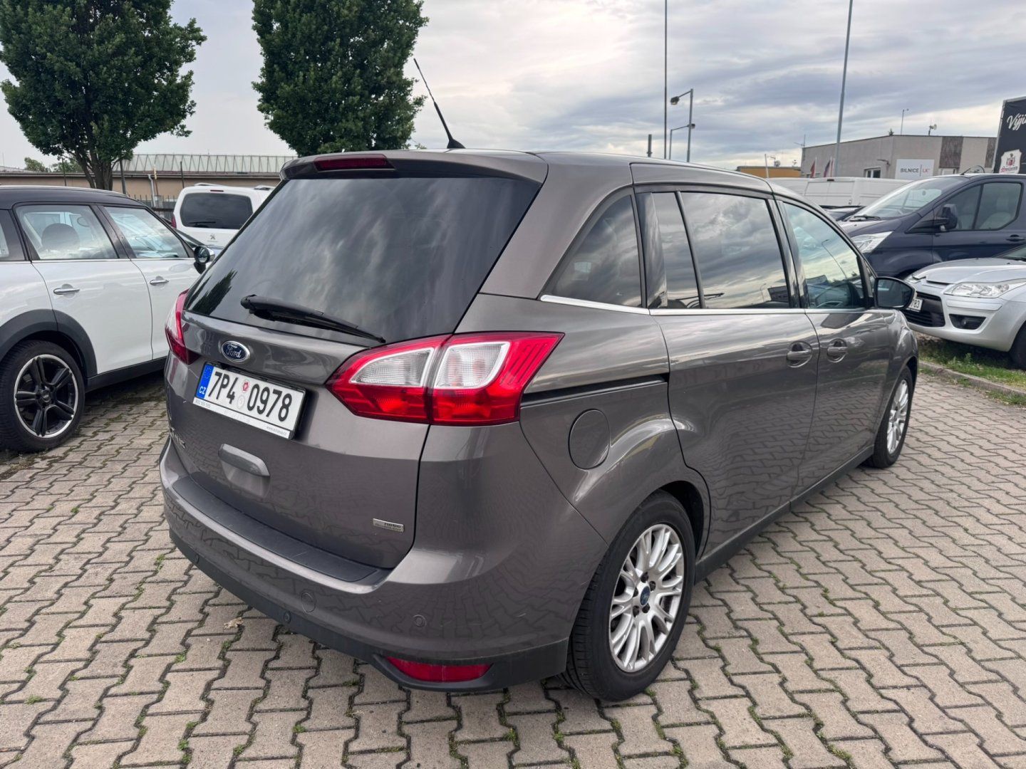 Ford Grand C-MAX, 1,6 TDCI 85 KW KAMERA KŮŽE TAŽ - fotka 6