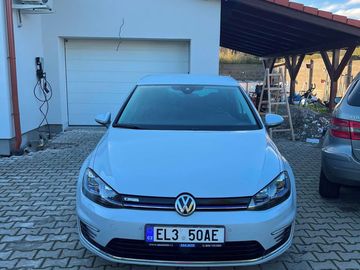 E- Golf , TČ, LED NAVI, výbava