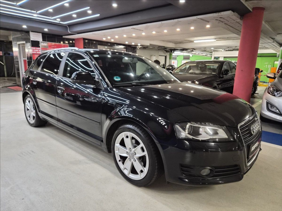 Audi A3, 1,6 i + ZimníAluKola  Sportbac