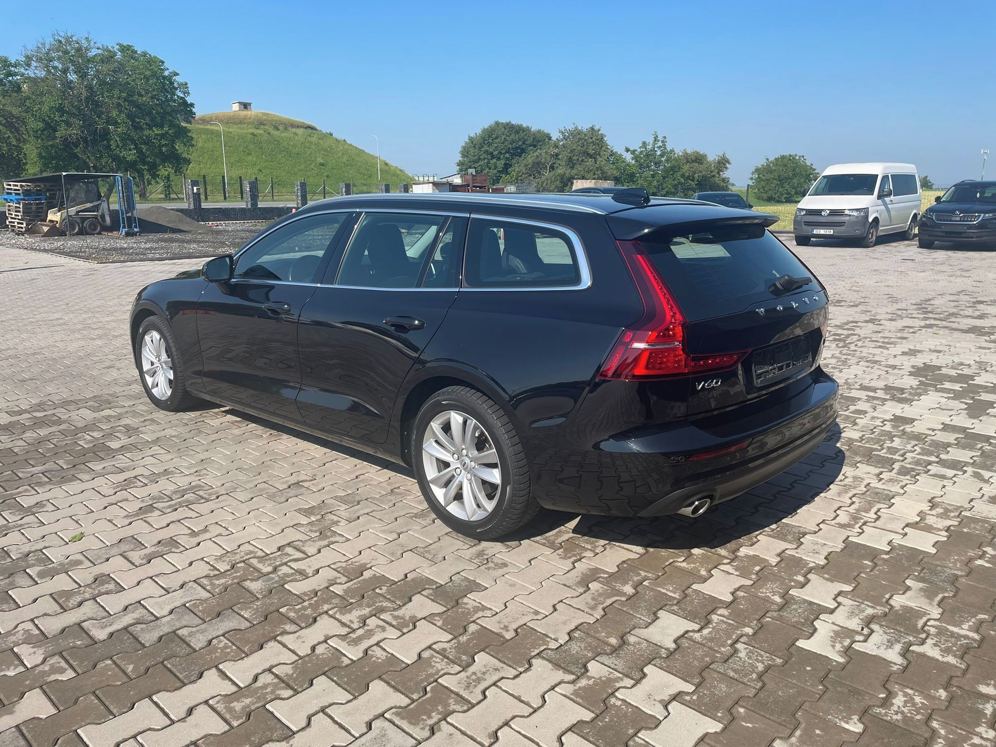 Volvo V60, B4 nafta 145kw mild-hybrid - fotka 3