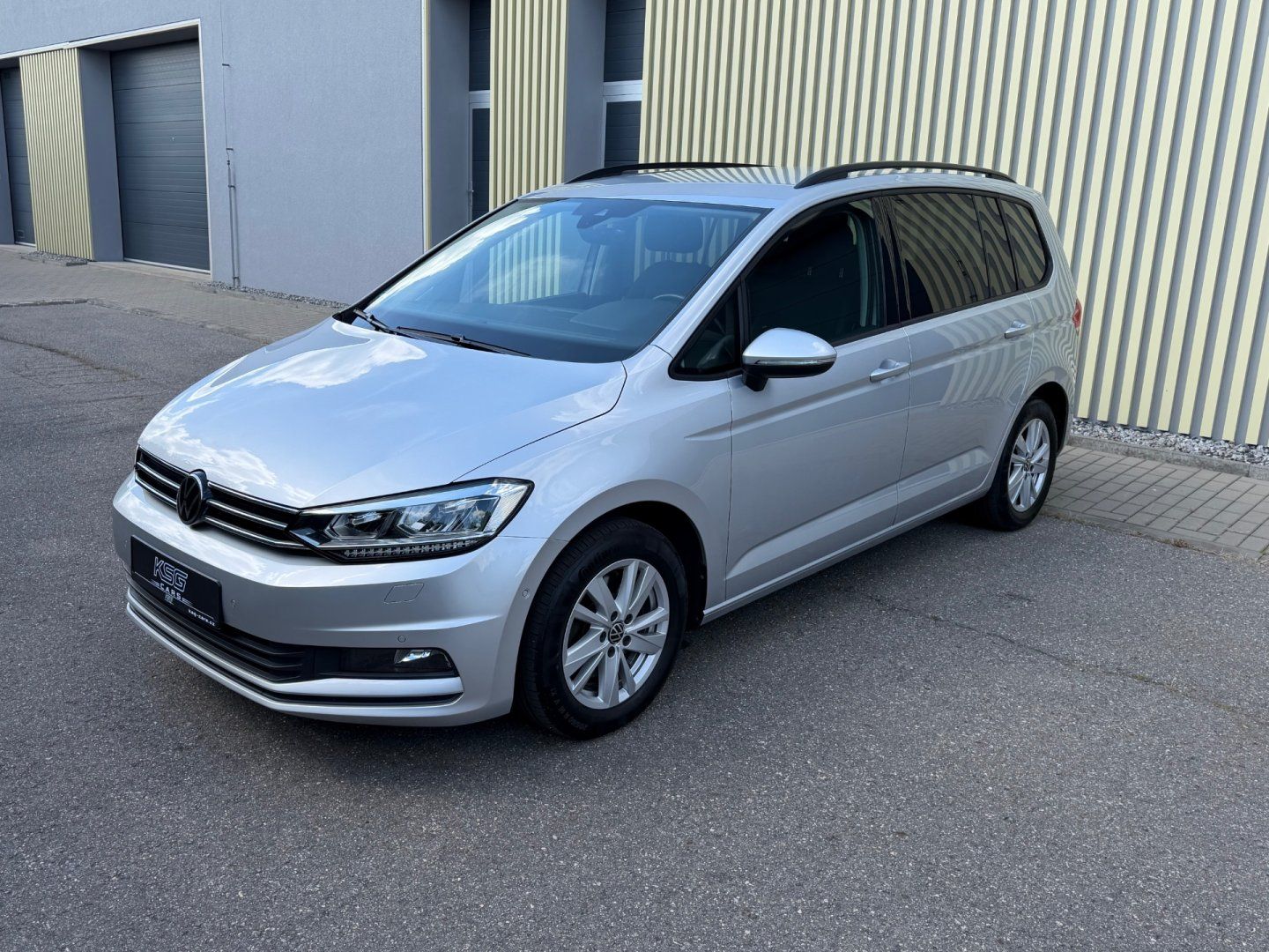 Volkswagen Touran, 2.0TDi 110kW DSG! Tažné! Vyhř. - fotka 2