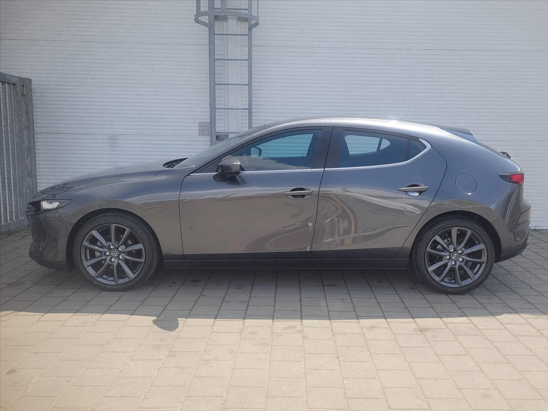 Mazda 3, 2,5 e-Skyactiv G140k 6AT 4x2 - fotka 6