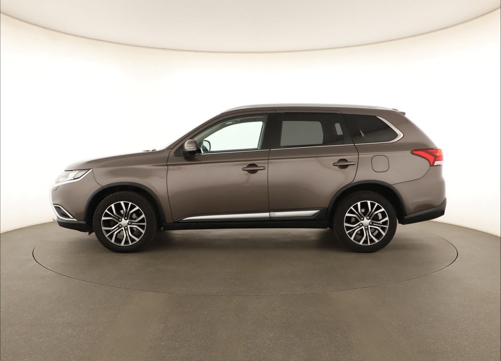 Mitsubishi Outlander, 2.2 DI-D, 4X4, Automat - fotka 3