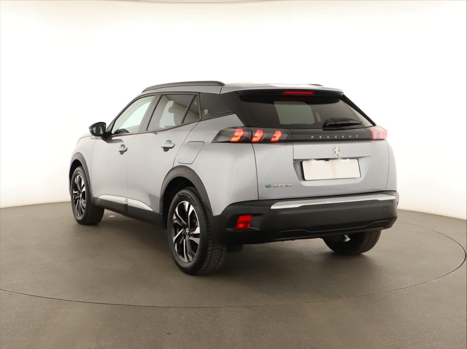 Peugeot 2008, 50 kWh, SoH 92%, Automat - fotka 4
