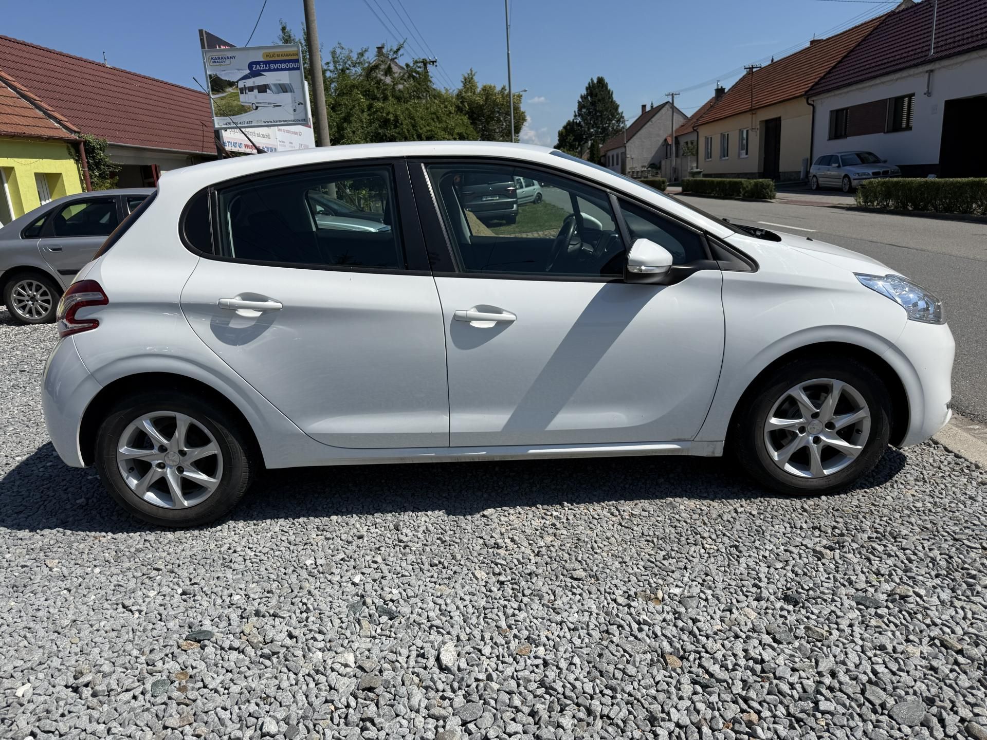 Peugeot 208, 1.2i 60 KW ALU SERVIS. - fotka 6