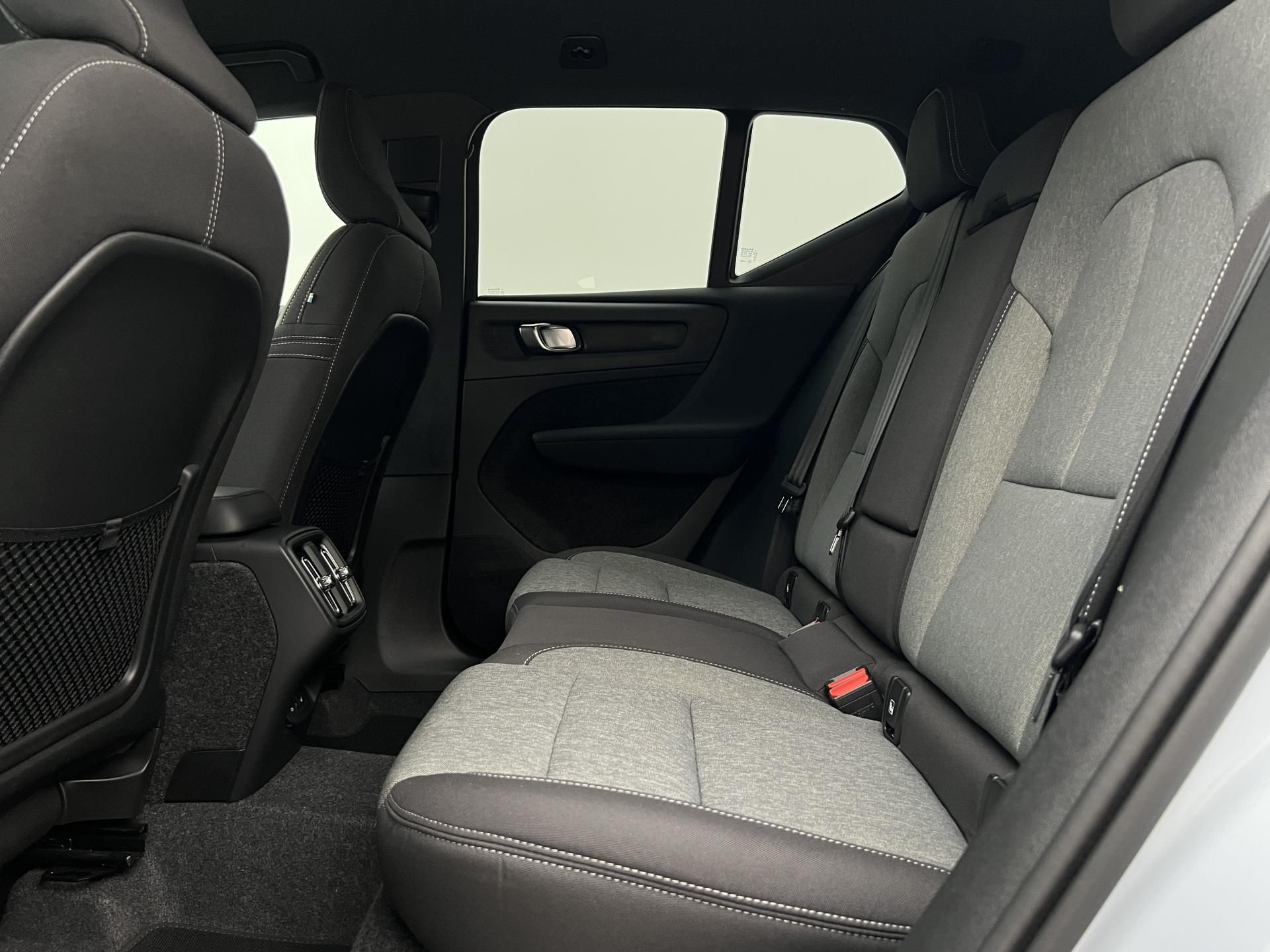 Volvo XC40, B3 DARK PLUS AUT CZ - fotka 6