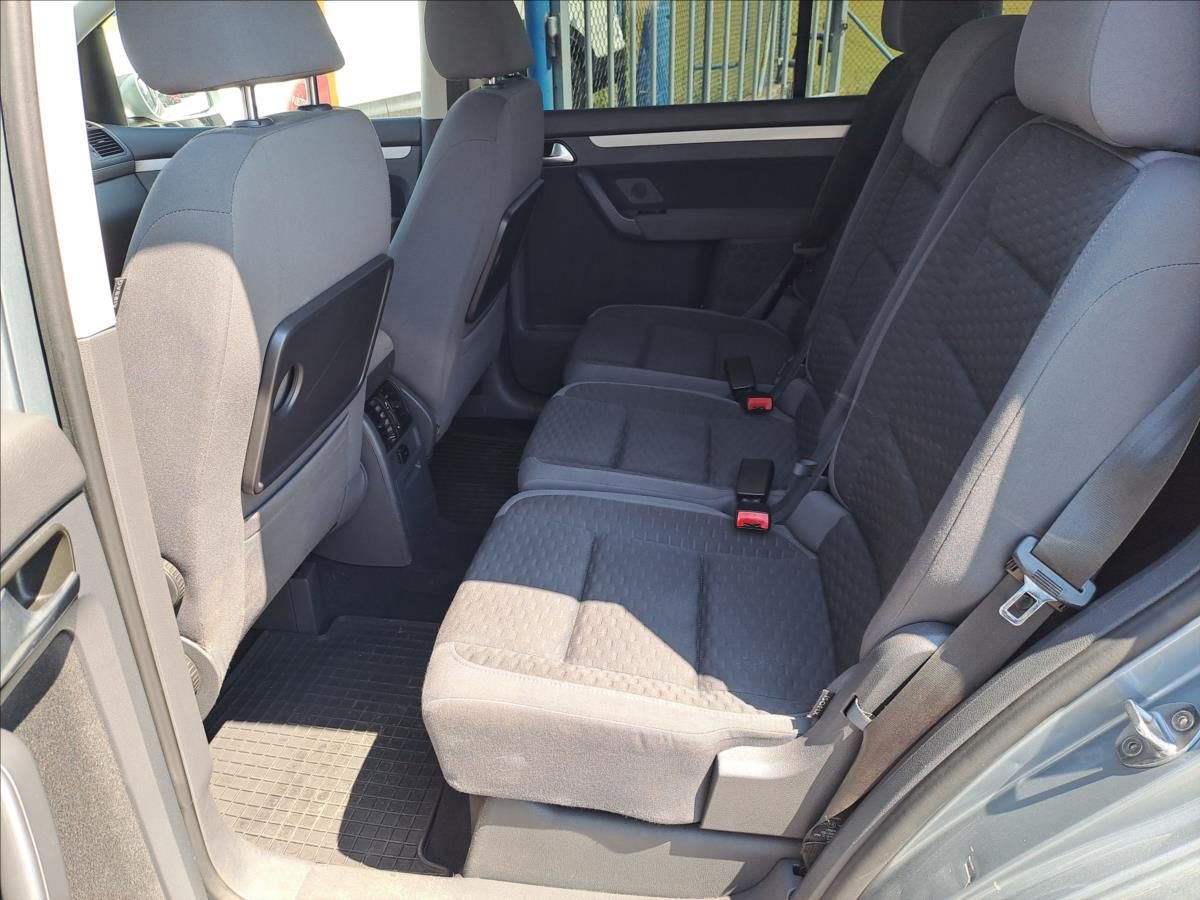 Volkswagen Touran, 2,0 TDI DSG - fotka 6