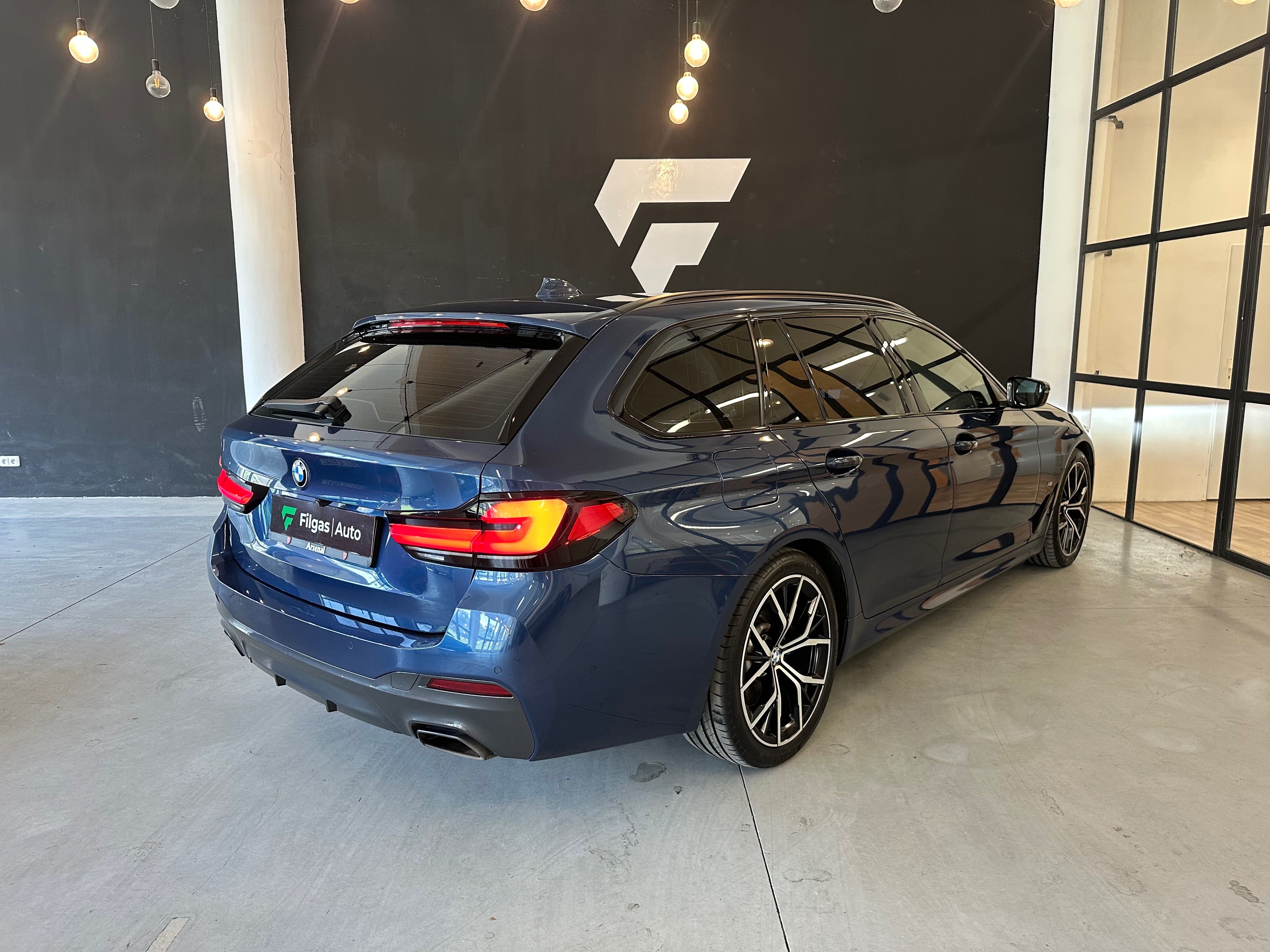 BMW Řada 5, 530d xDrive M Sport ZÁRUKA - fotka 2