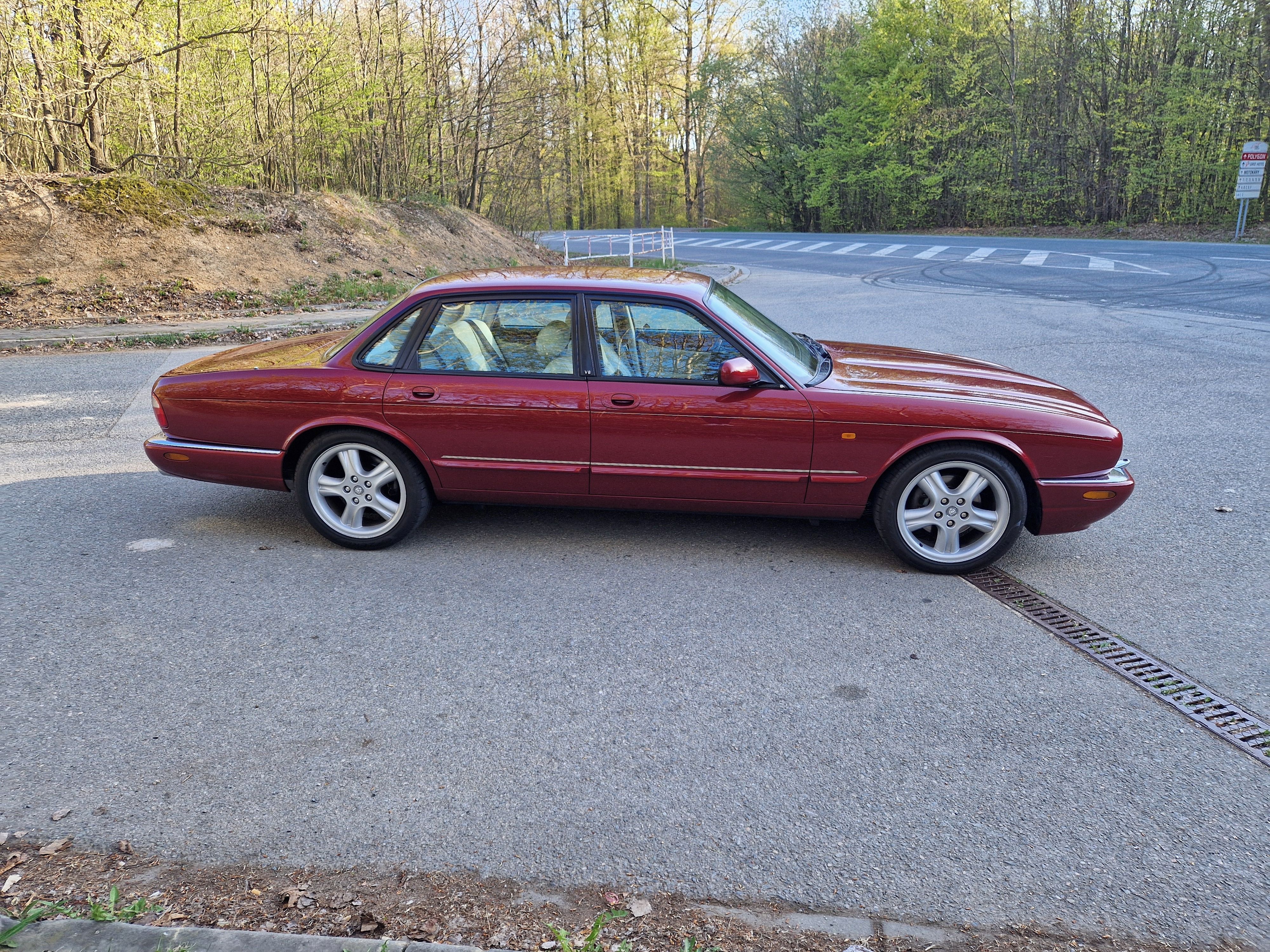 Jaguar XJR, 4.0 kompresor, 267kW - fotka 2