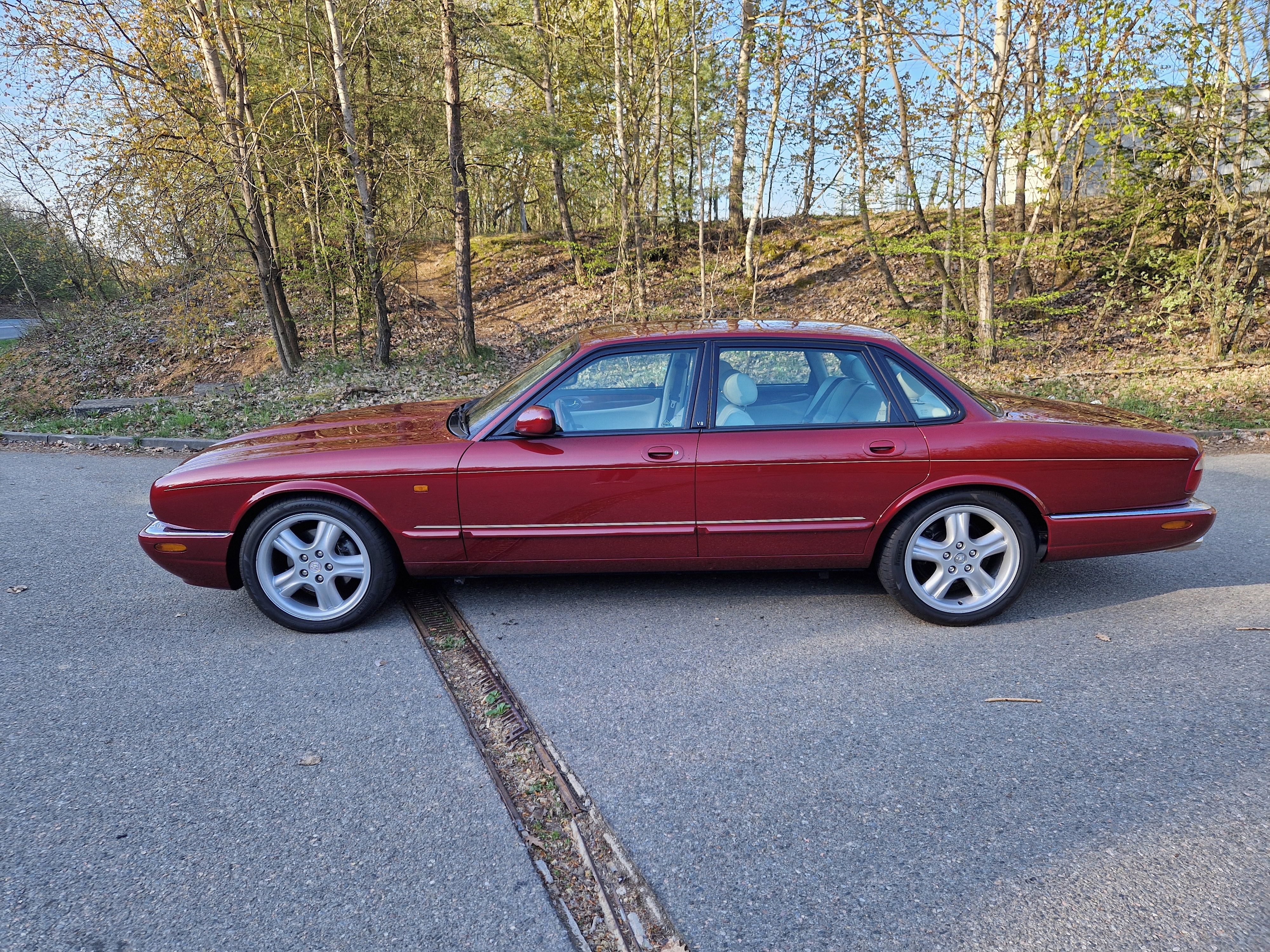 Jaguar XJR, 4.0 kompresor, 267kW - fotka 6