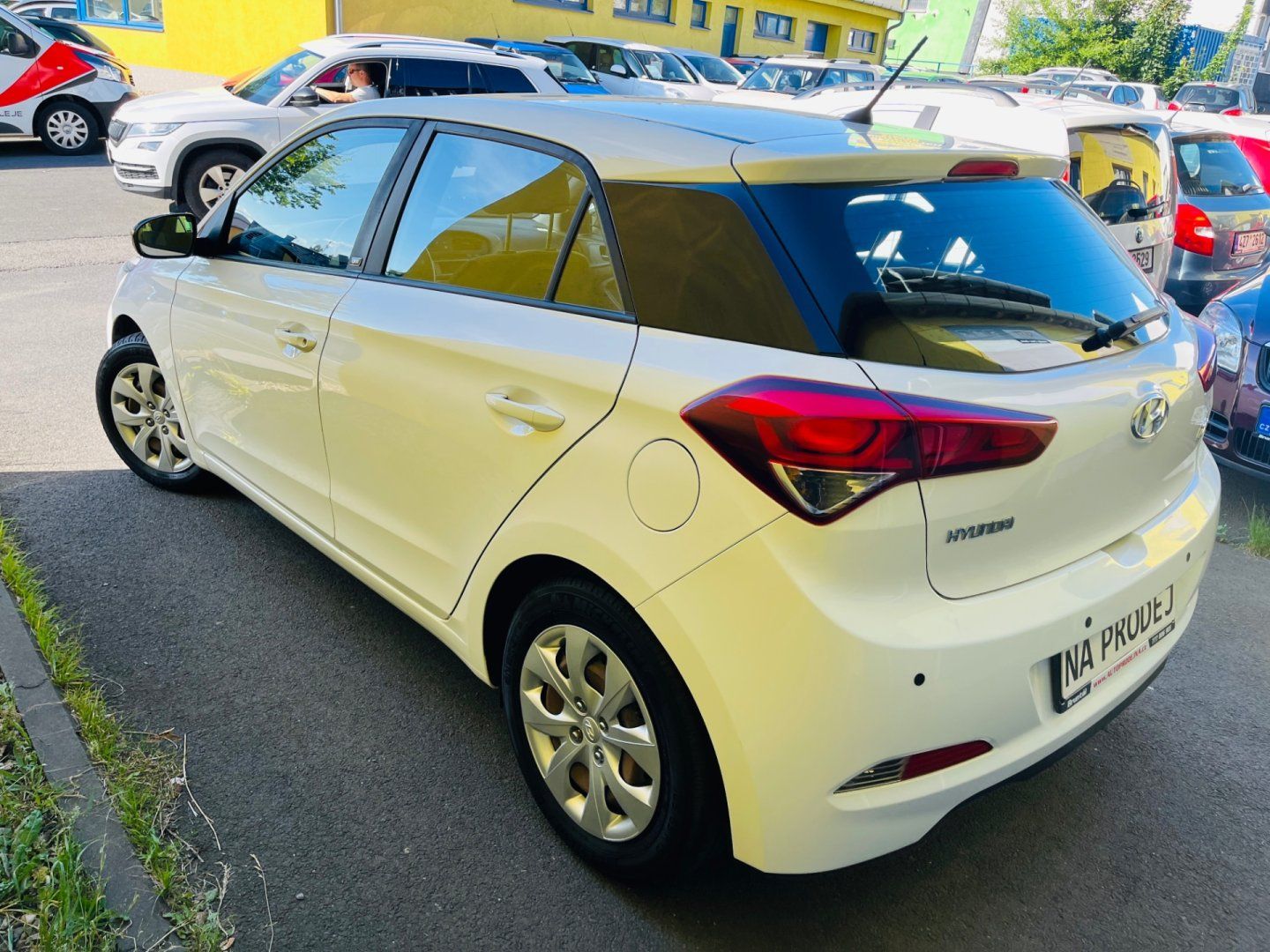 Hyundai i20, 1.2 i BENZÍN VYHŘEV SEDADEL GO - fotka 4