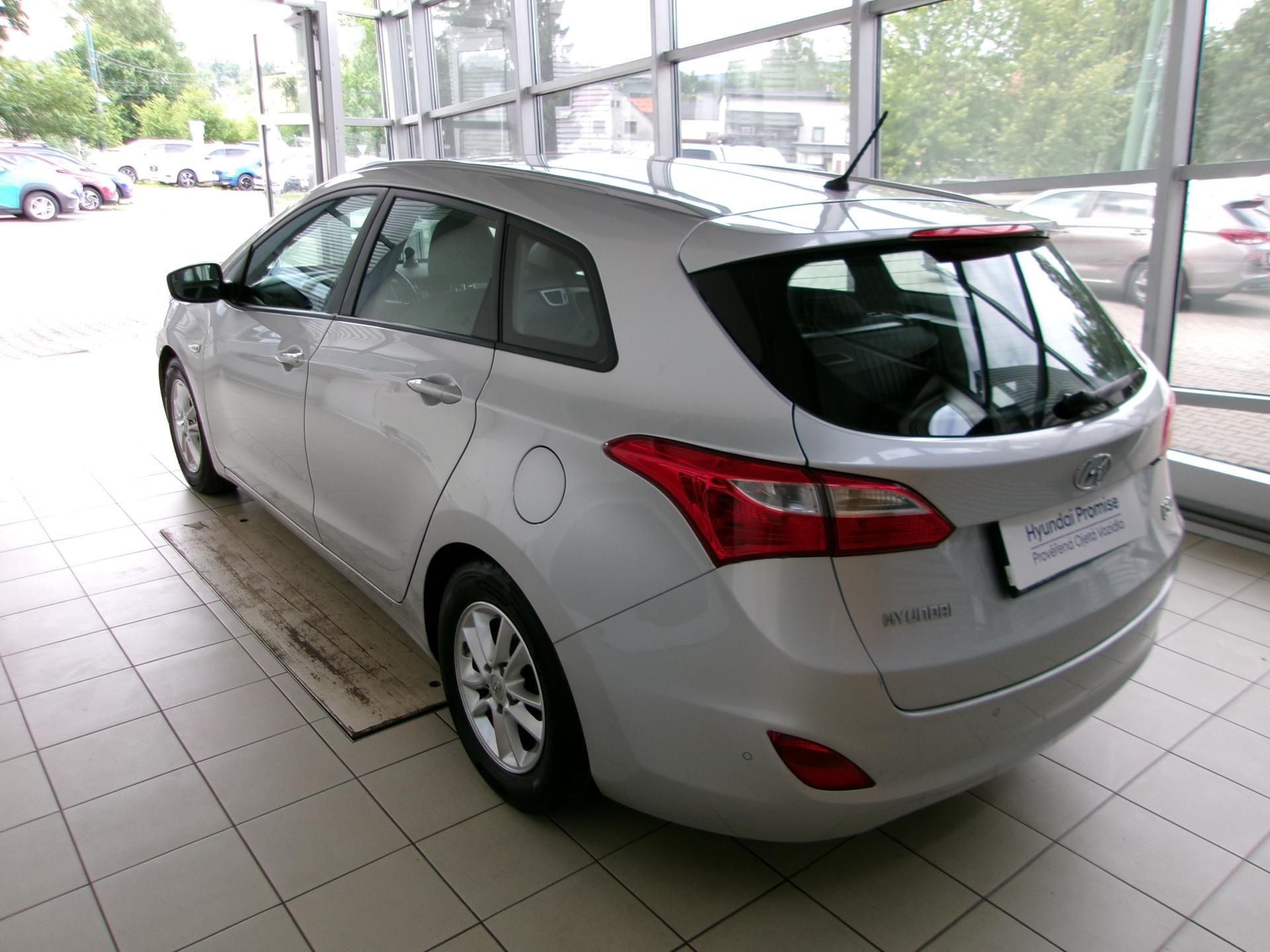 Hyundai i30, 1.6i 88kW, ČR, AC - fotka 6