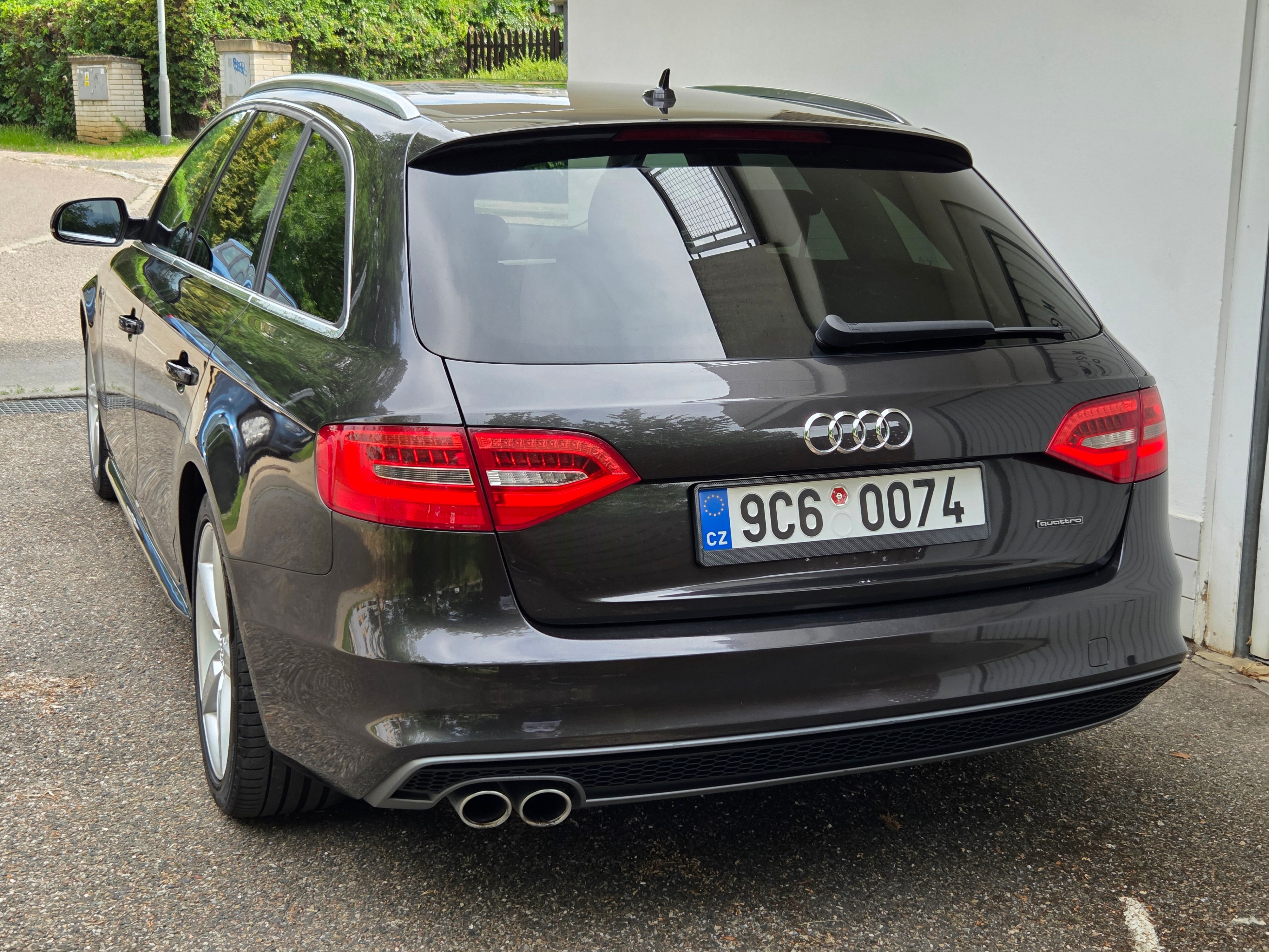 Audi A4, 2.0TDI 140kw S line Quattro - fotka 5