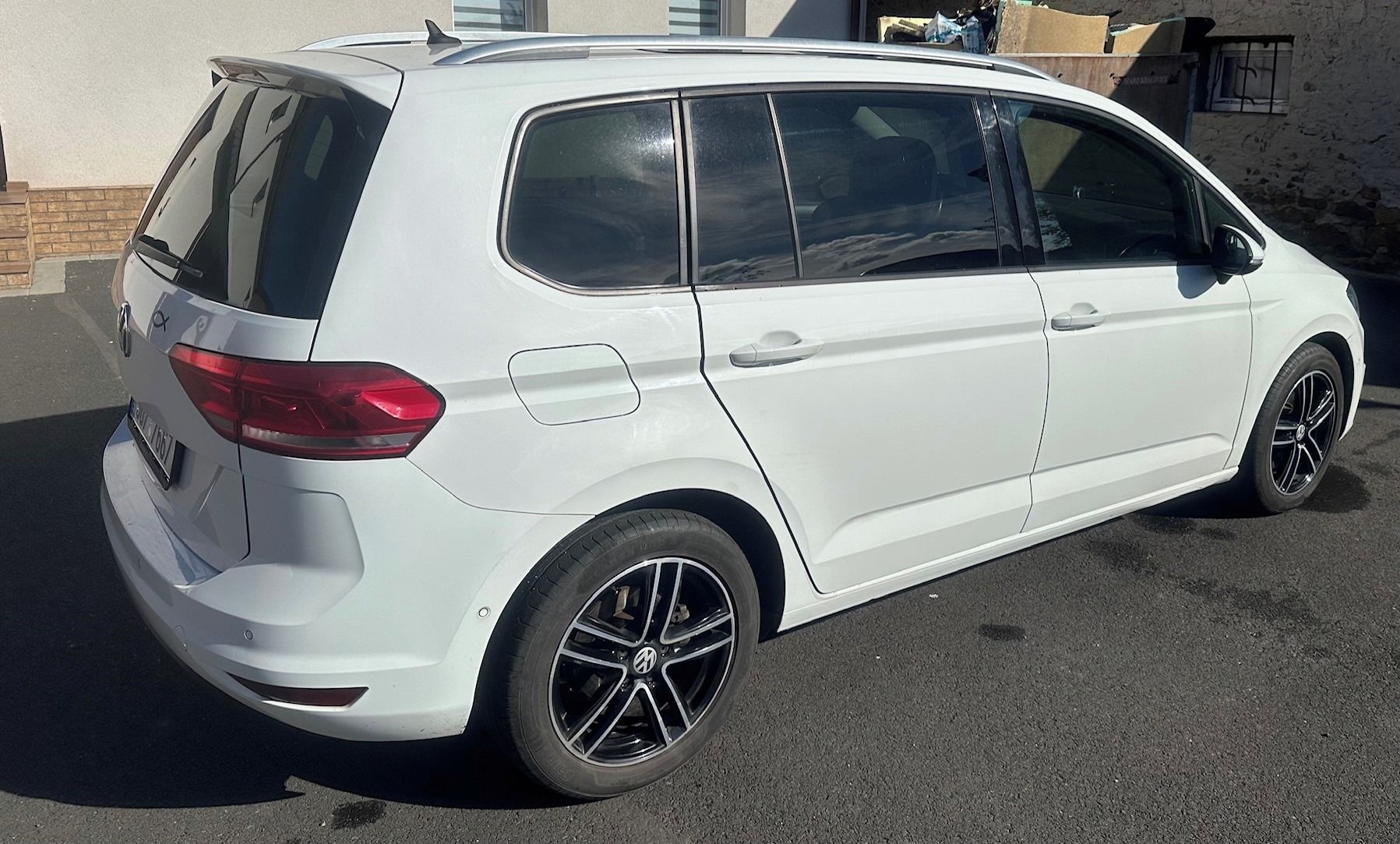Volkswagen Touran, 1,6 TDI manuál, nová technická - fotka 2