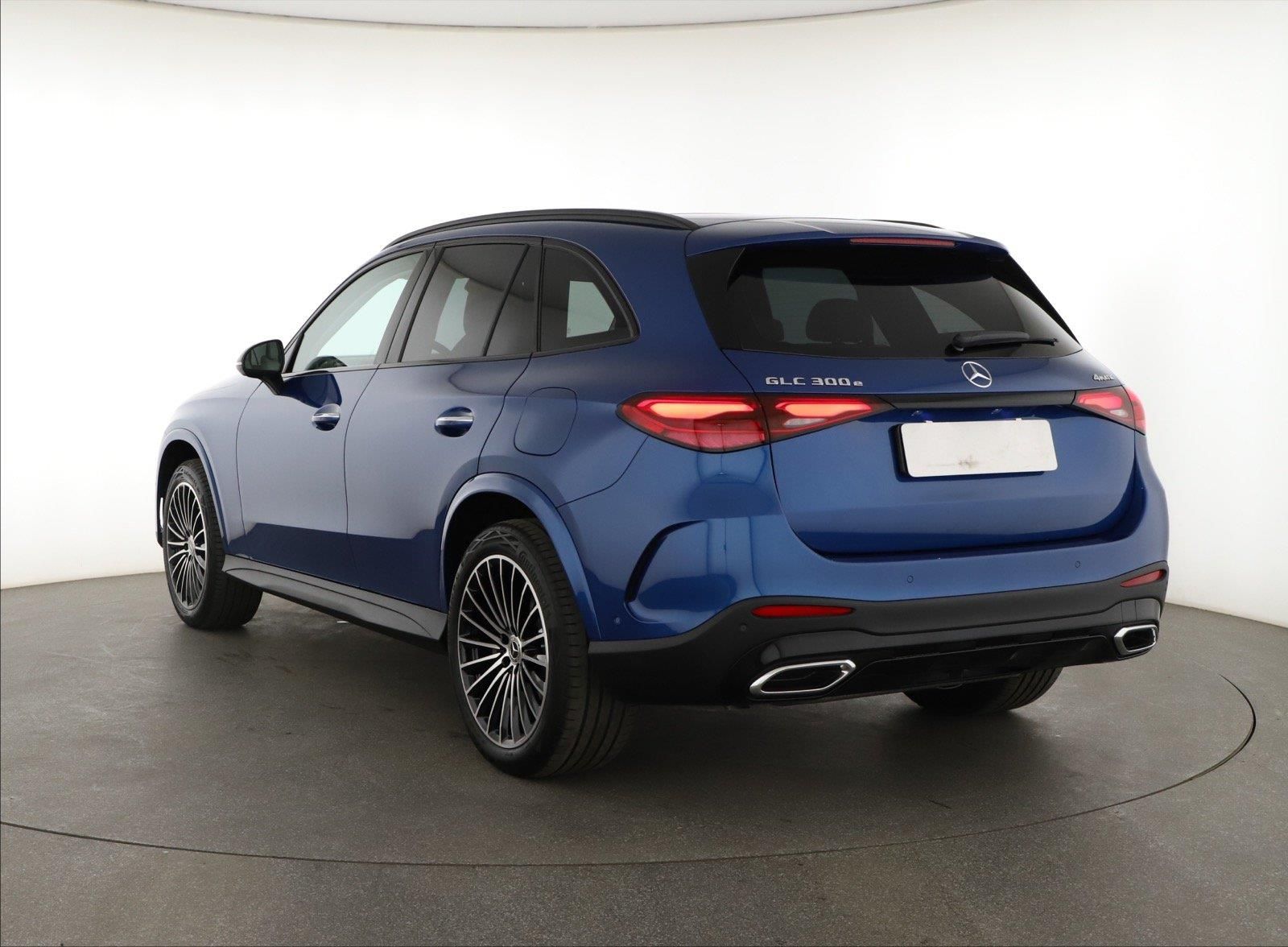 Mercedes-Benz GLC, 300 e 4MATIC, AMG Line - fotka 3