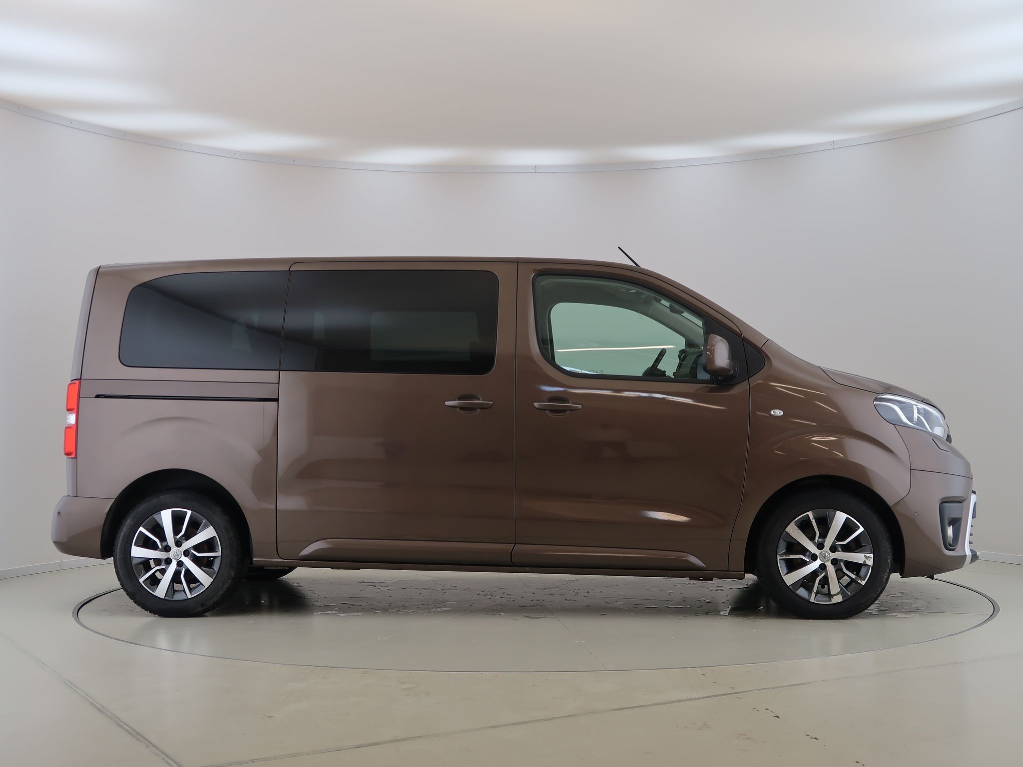 Toyota Proace Verso, 2.0D-4D,AT,8Míst,L1,Comfort - fotka 4