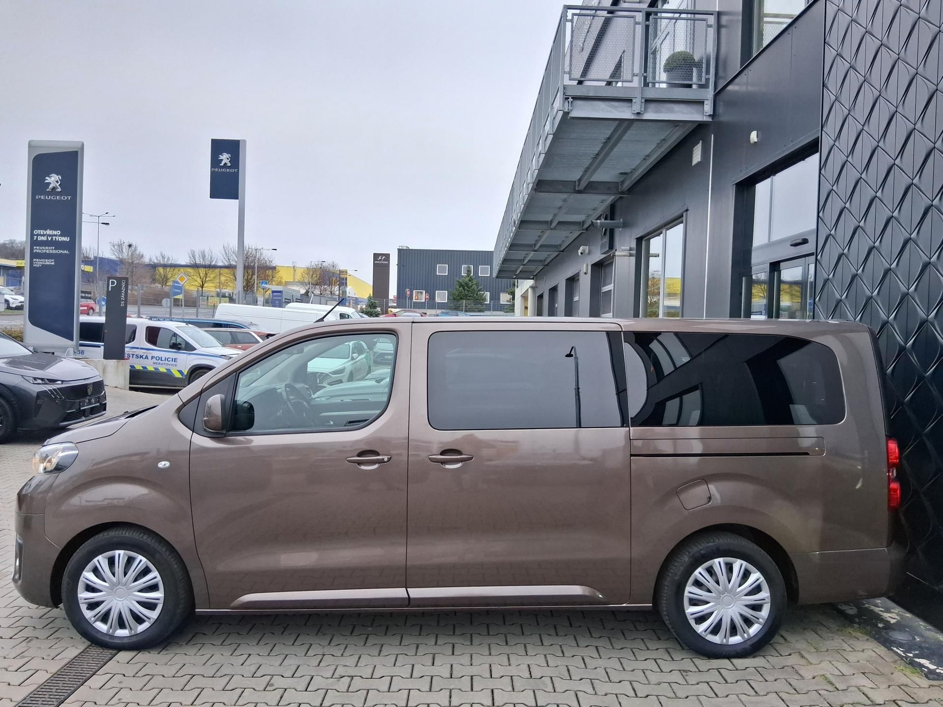 Toyota Proace Verso, SHUTTLE 2.0 D-4D 130kW 8 míst - fotka 4