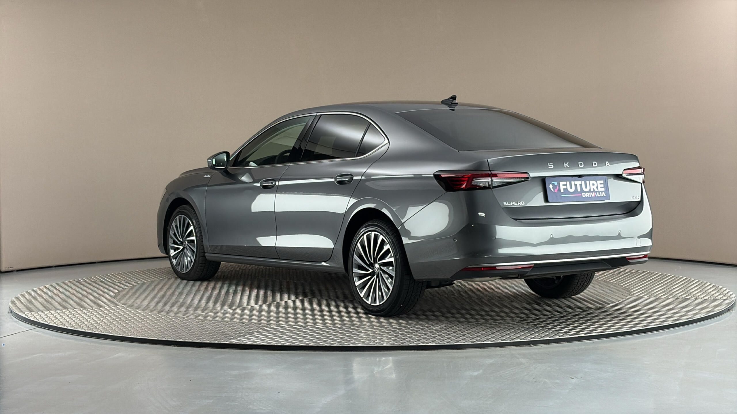 Škoda Superb, 2.0 TDI DSG 4x4 L&K - fotka 2