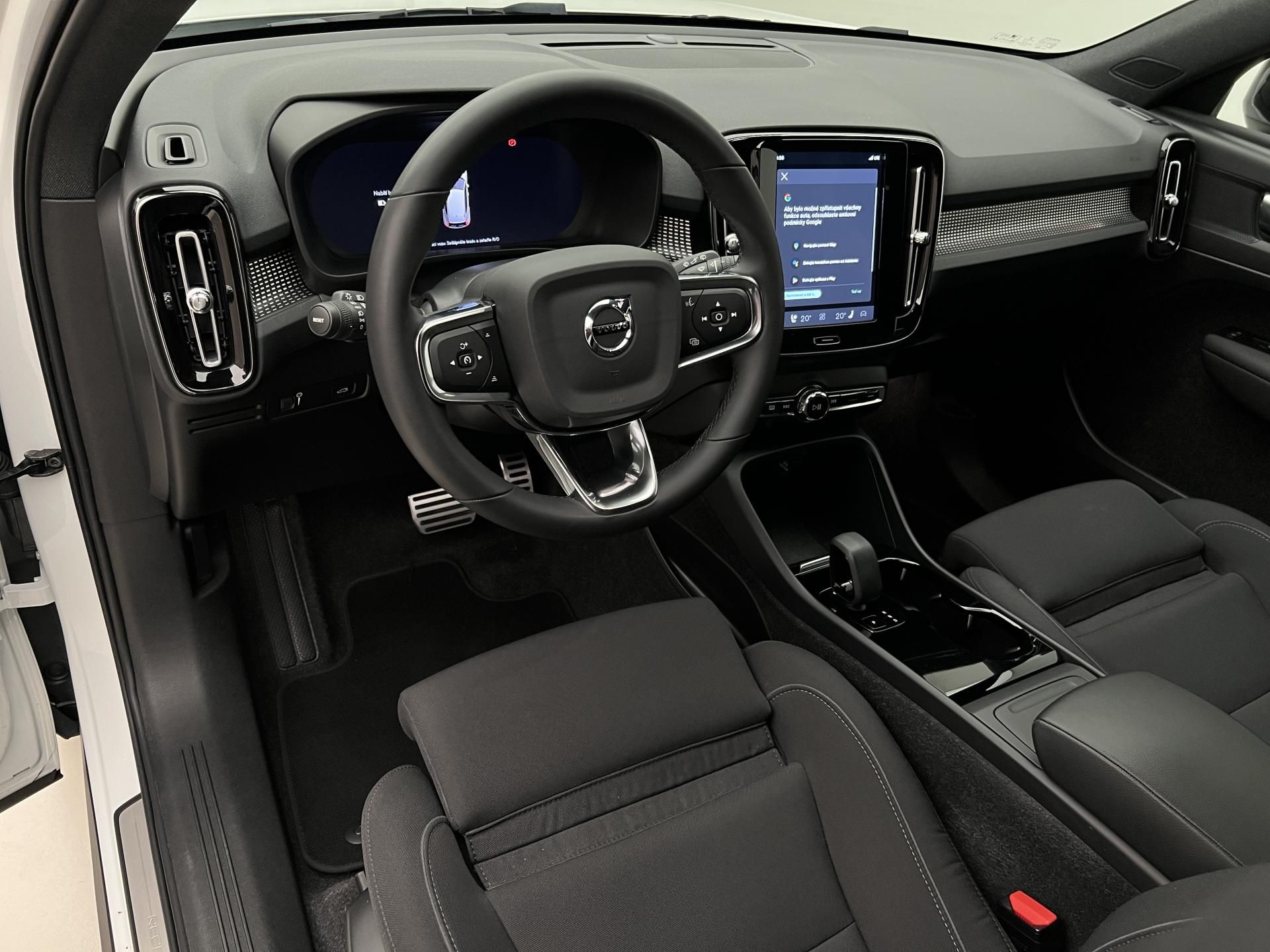Volvo XC40, RECHARGE PLUS AUT - fotka 4