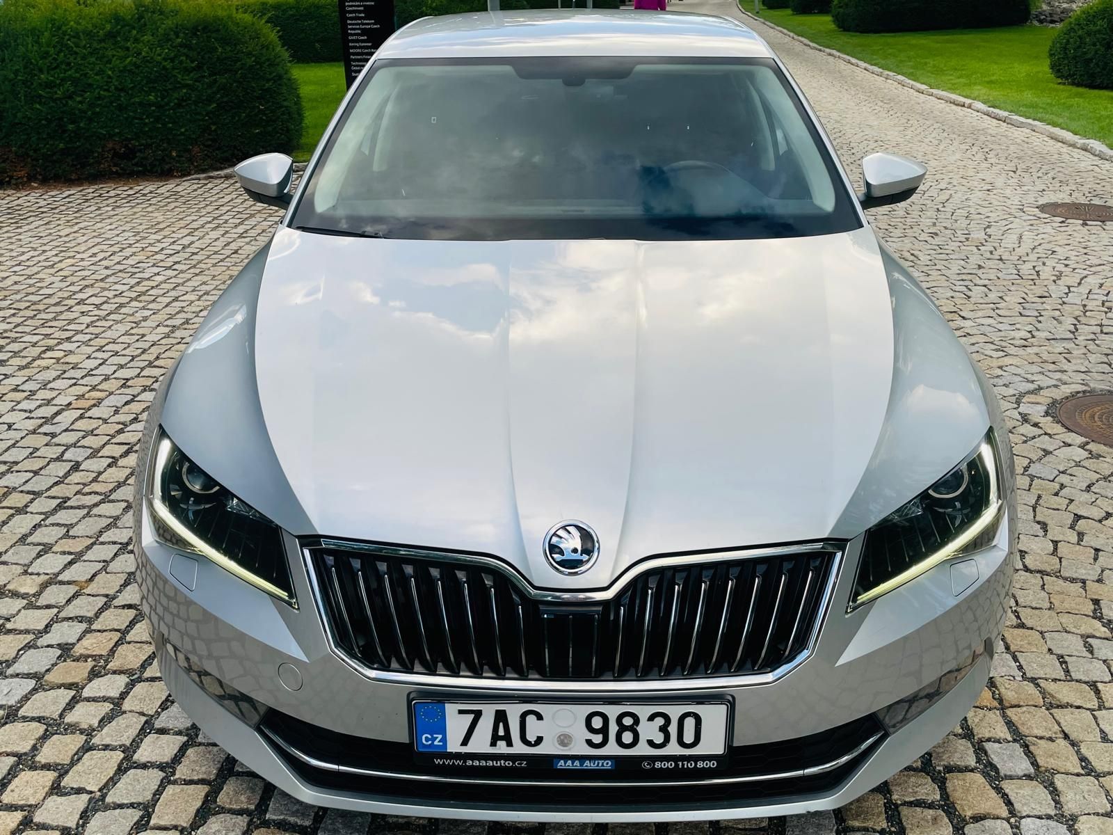 Škoda Superb, 2.0TDI AUTOMAT SENZORY LED - fotka 5