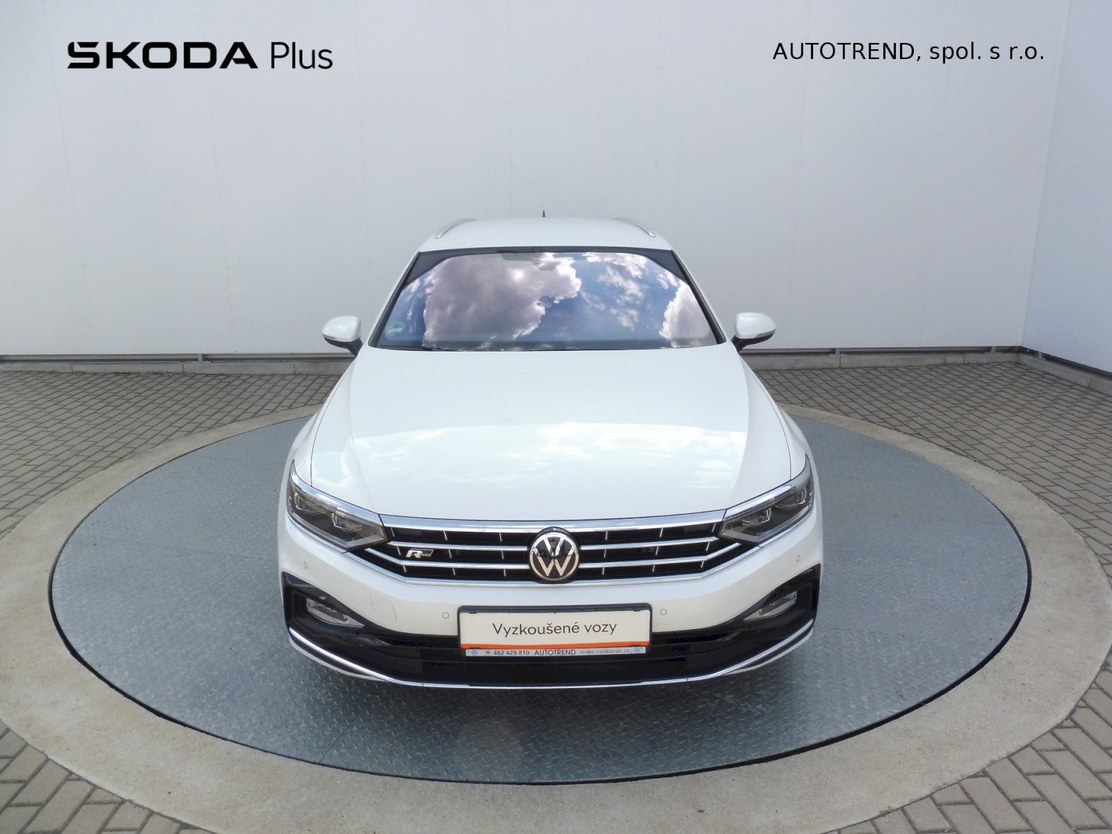 Volkswagen Passat Variant, Elegance 2,0 TDI 147kW DSG 4MO - fotka 4