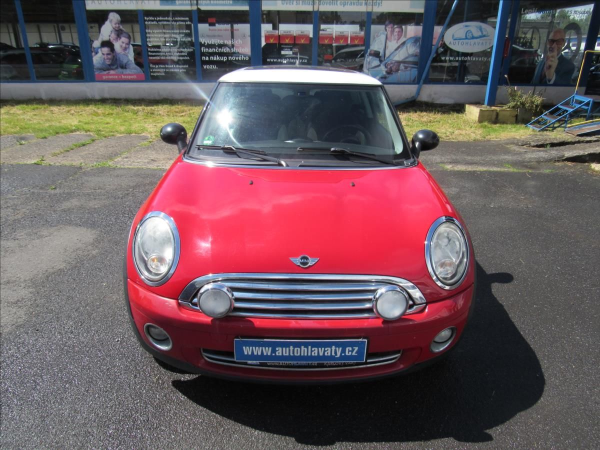 Mini Cooper, 1,6 i Chilli Red 88KW - fotka 2