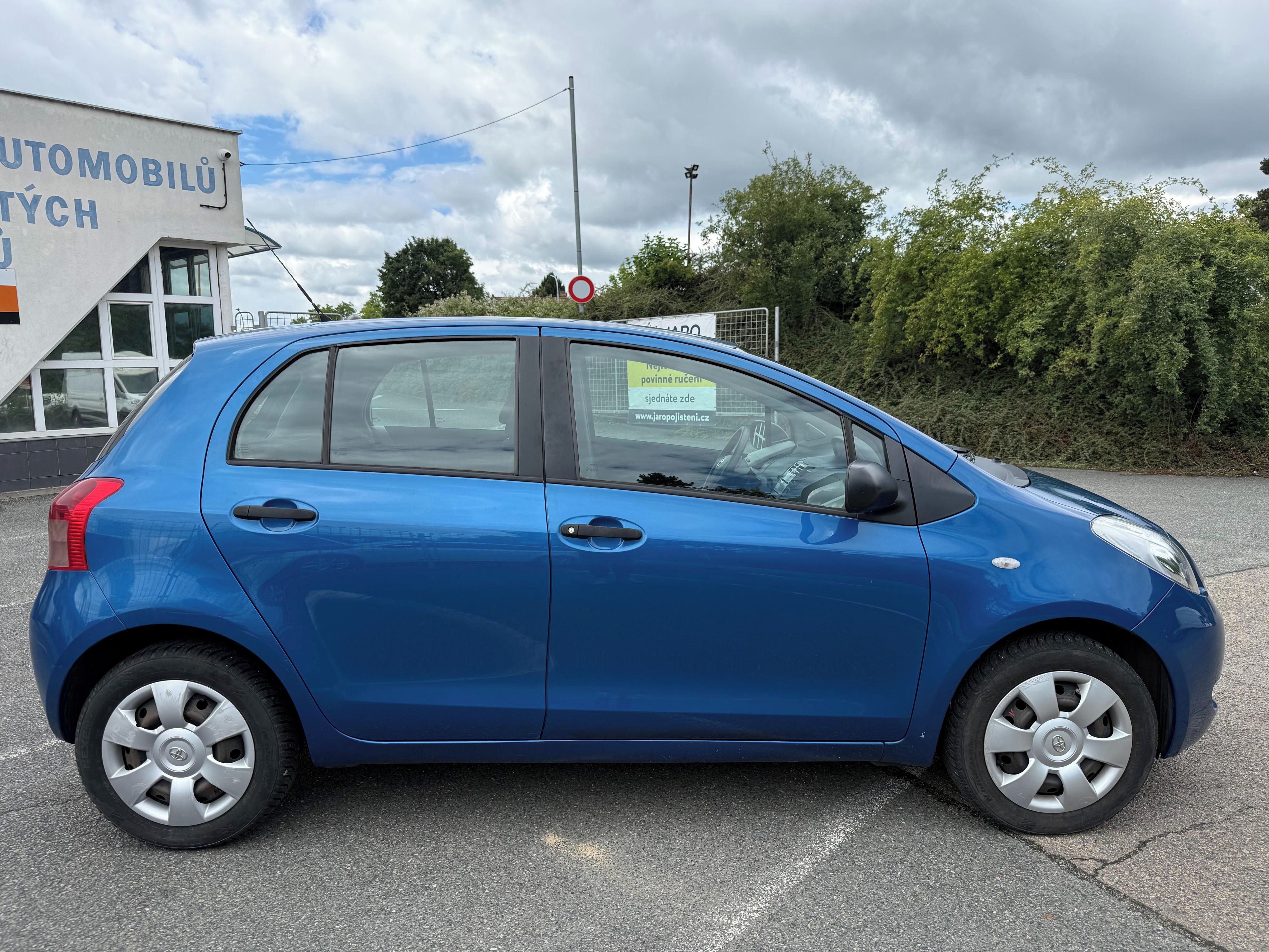 Toyota Yaris, 1.3 VVT-i 64Kw Cool - fotka 2