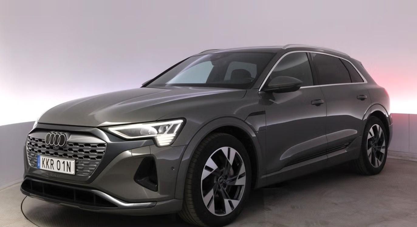 Audi Q8 e-tron, 55 SoH 93% Q 360k Tažné Pano.