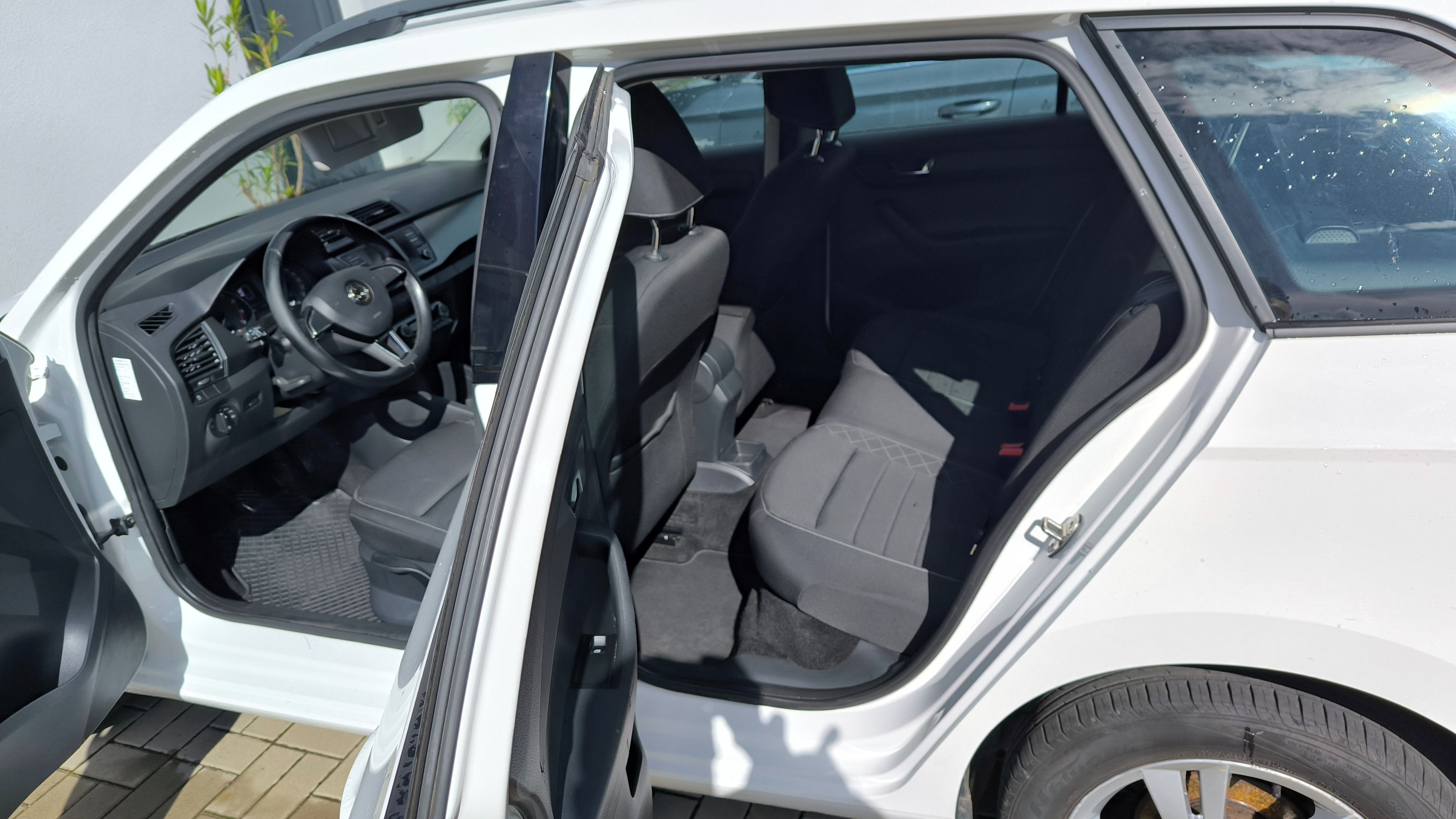 Škoda Fabia, Benzín 81 Kw 6kv. atická klima - fotka 6