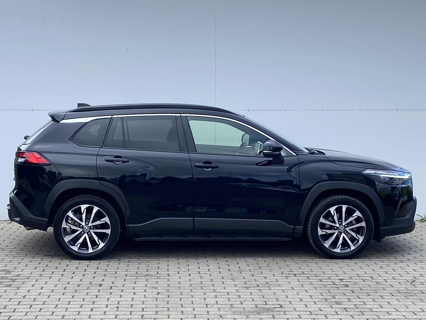 Toyota Corolla Cross, 2.0 HSD e-CVT AWD Executive - fotka 3
