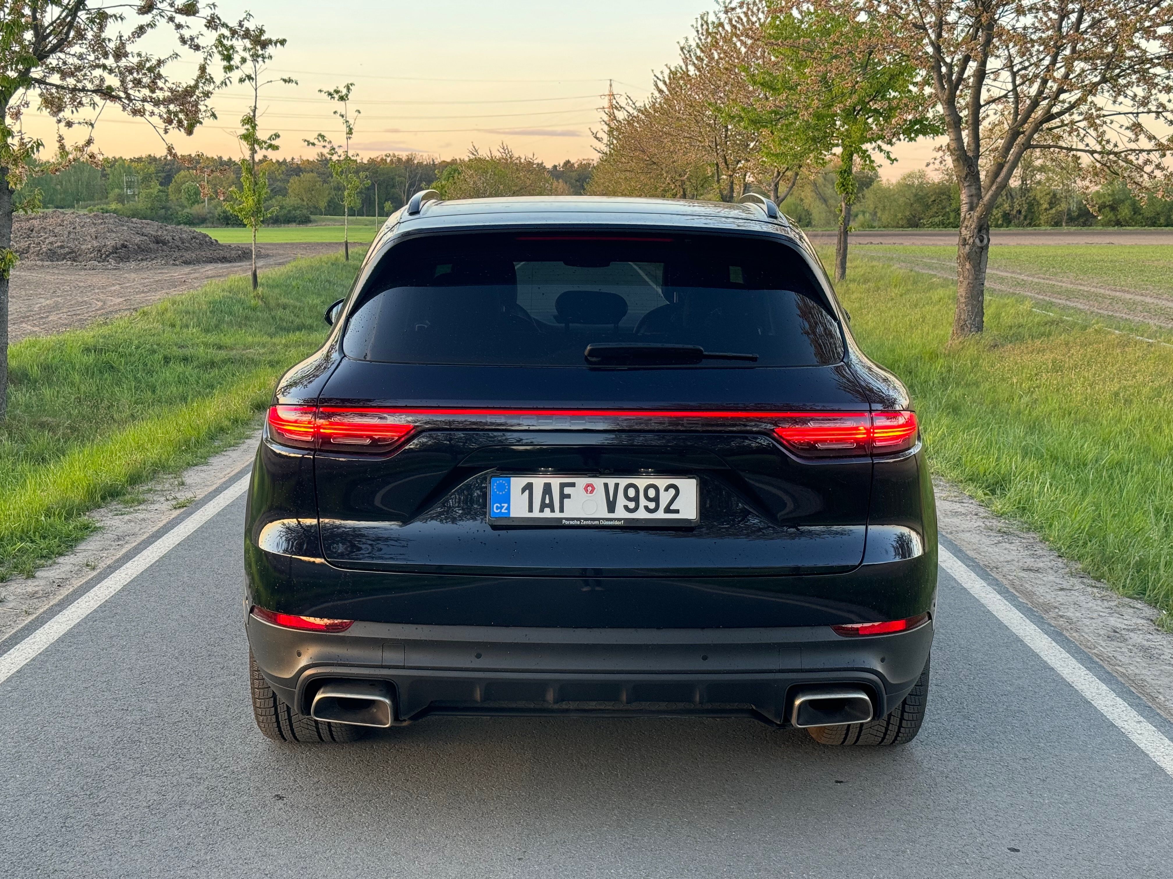 Porsche Cayenne, 3.0 V6 E-Hybrid 2021 - fotka 5