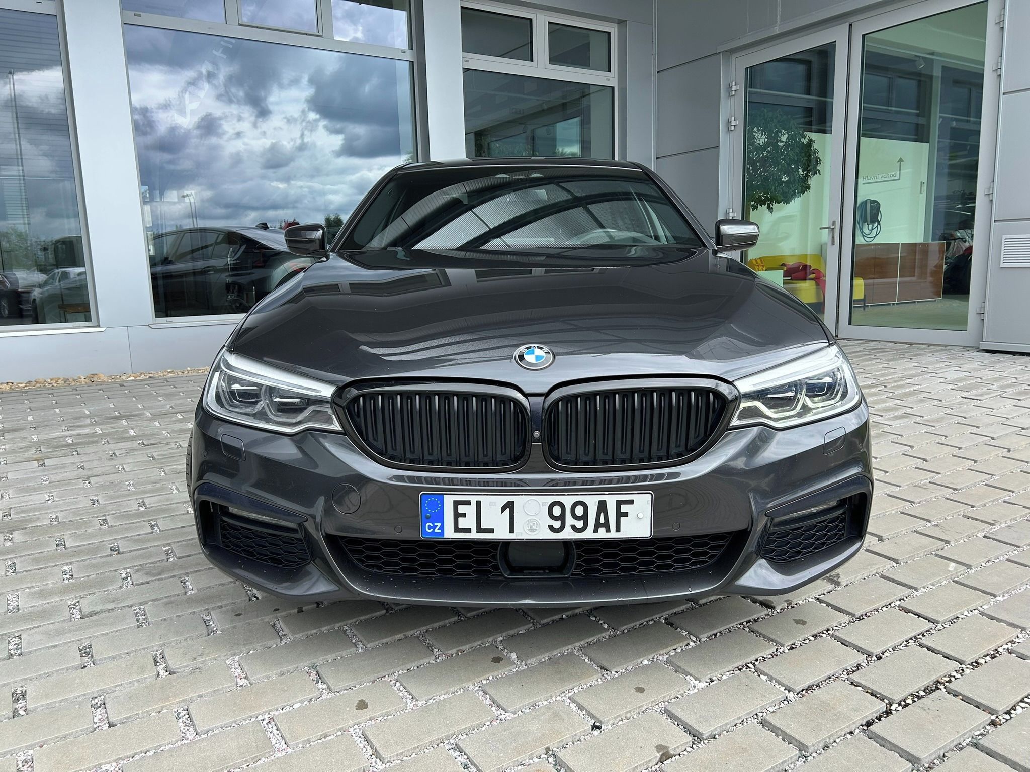 BMW Řada 5, 530e xDrive iPERFORMANCE - fotka 2